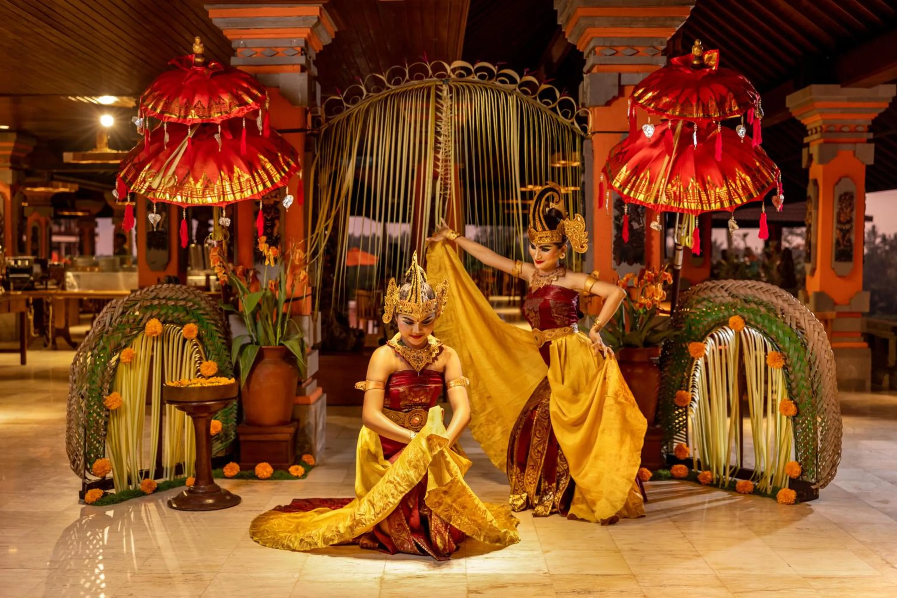 Evening entertainment in Swan Paradise A Pramana Experience