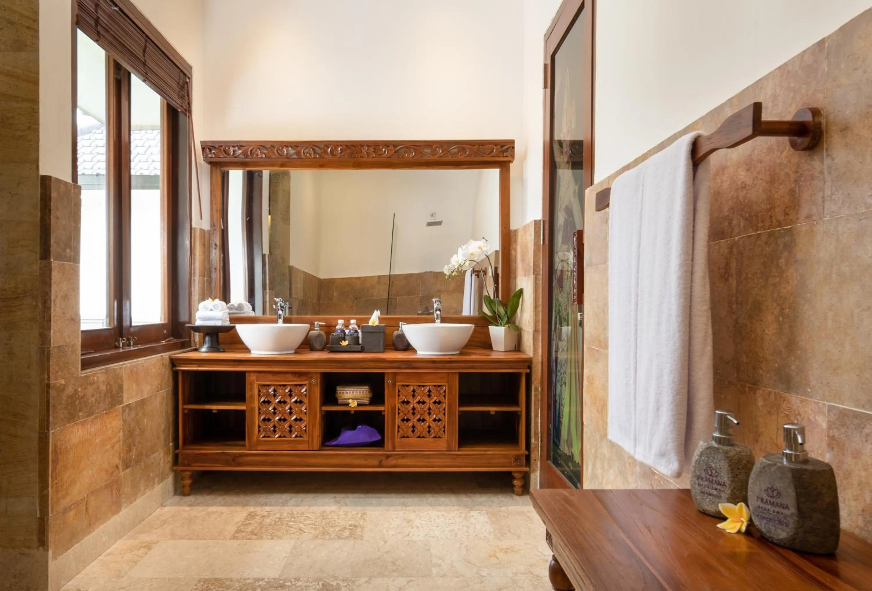 Bathroom in Swan Paradise A Pramana Experience