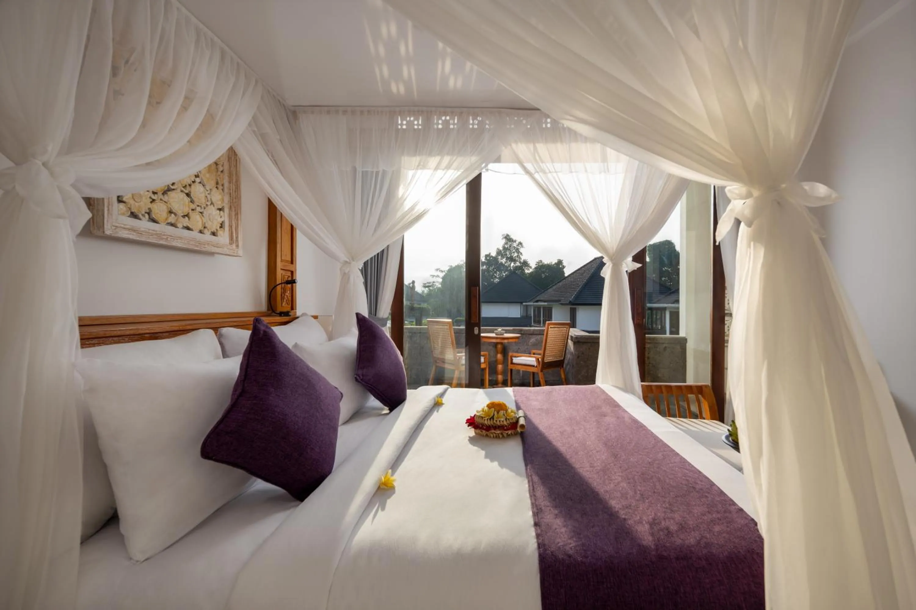 Photo of the whole room, Bed in Swan Paradise A Pramana Experience