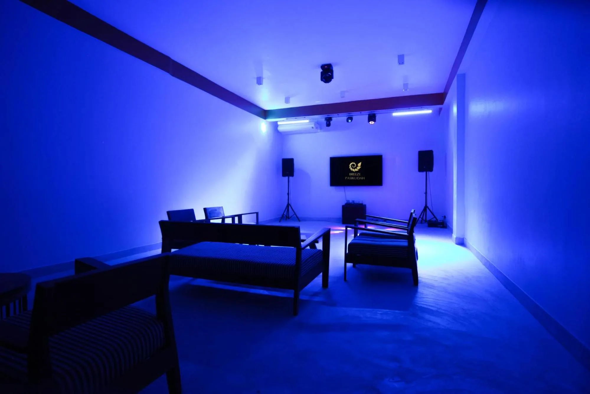 Nightclub / DJ, Bed in Breeze Pasikudah