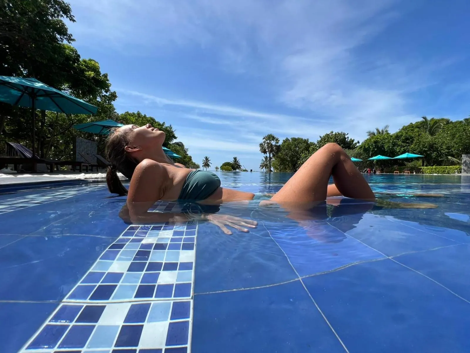 Swimming pool in Breeze Pasikudah