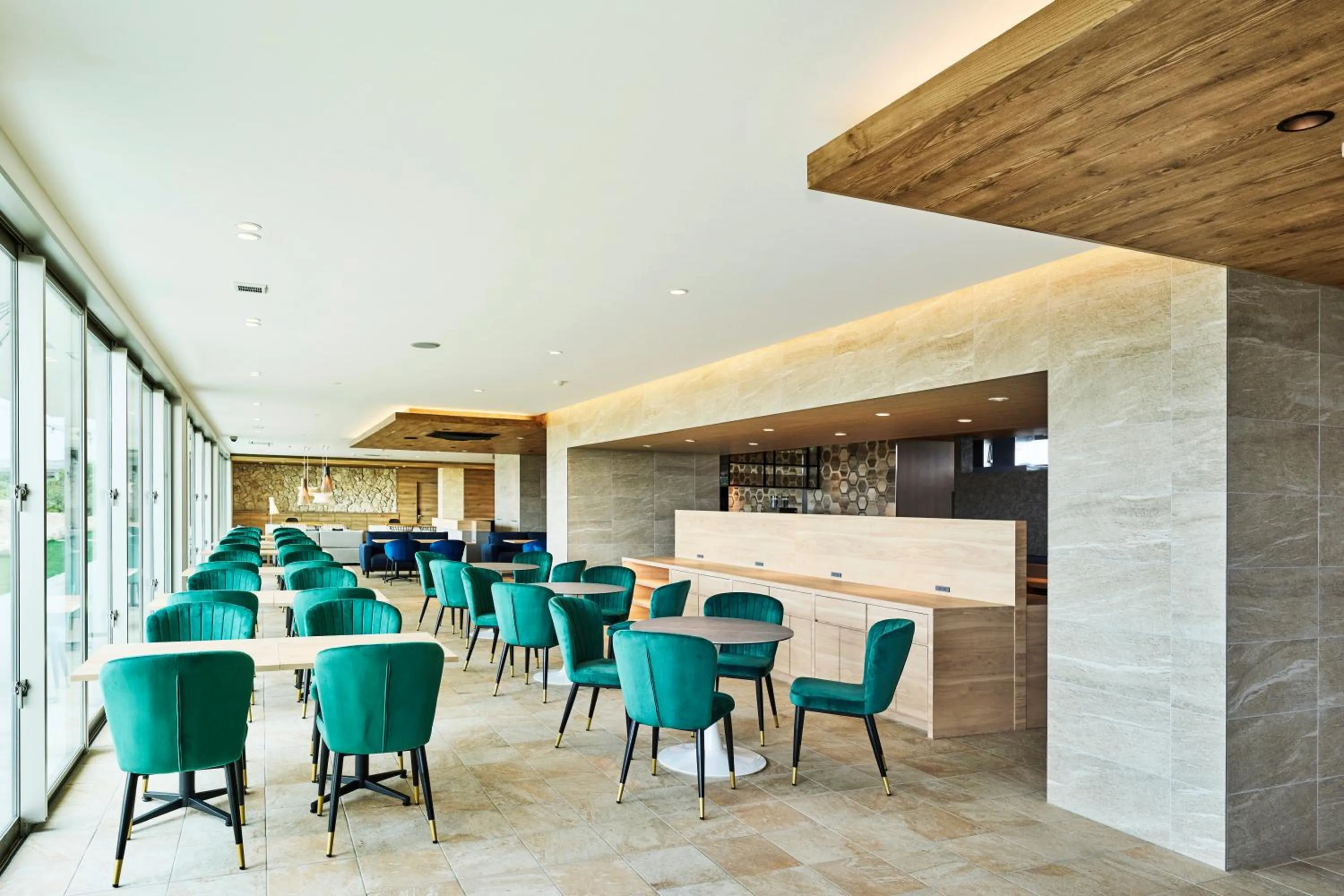 Restaurant/places to eat in Watermark Hotel Okinawa Miyakojima