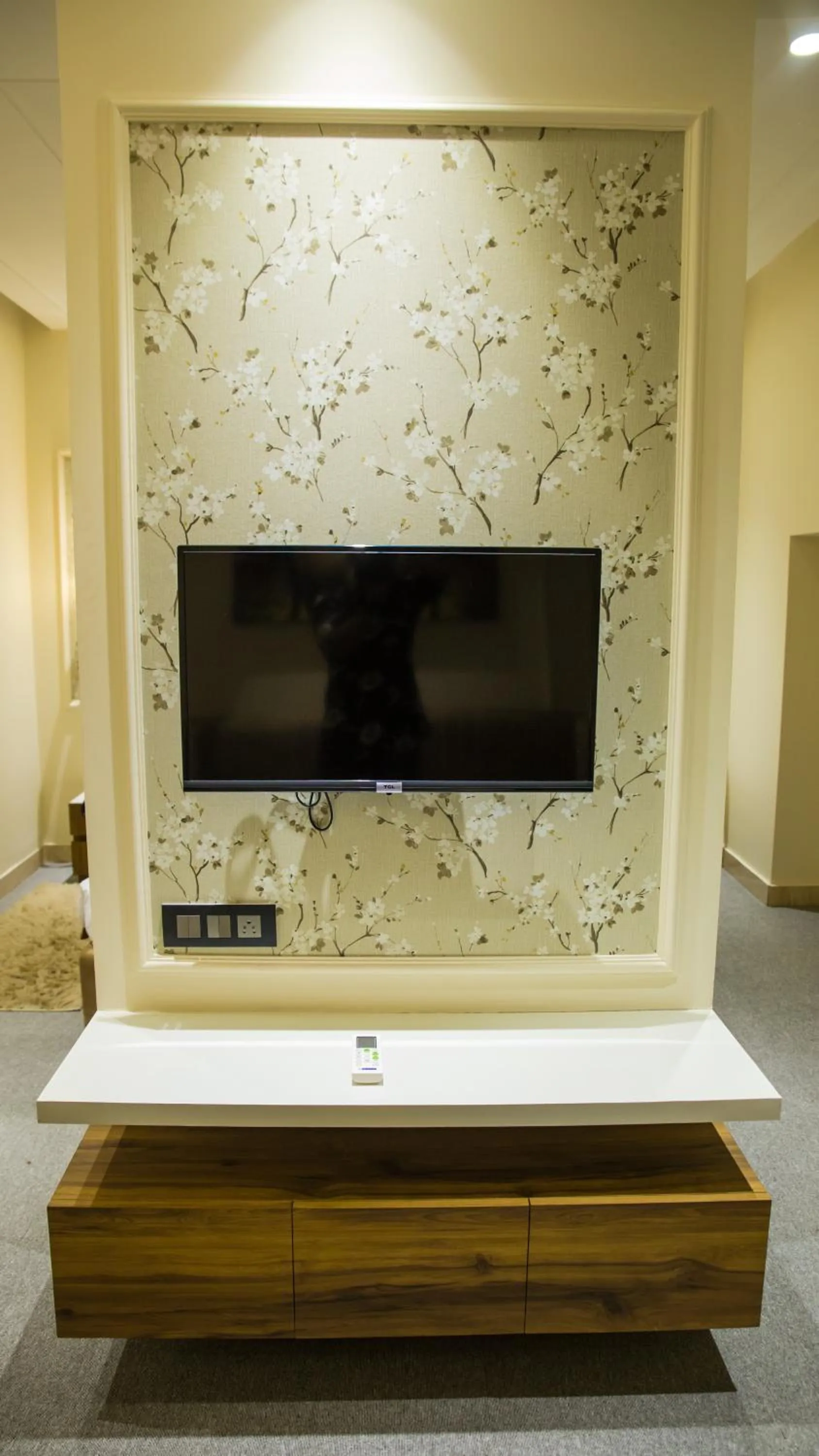 Communal lounge/ TV room in Royal 9 hotel & Banquet