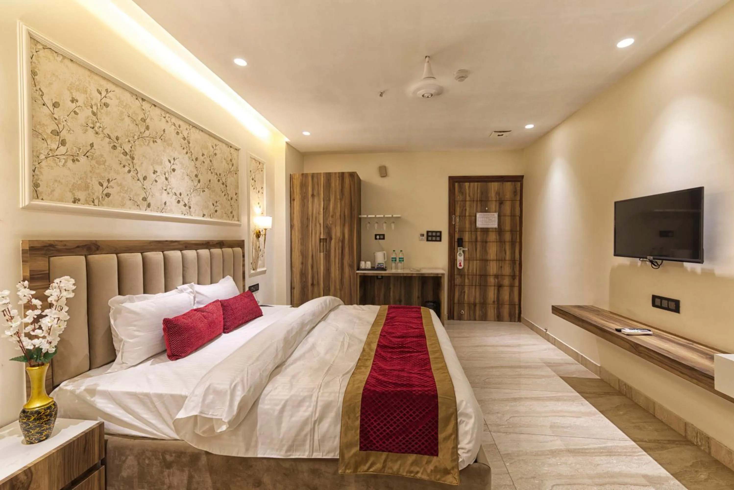 Bedroom, Bed in Royal 9 hotel & Banquet