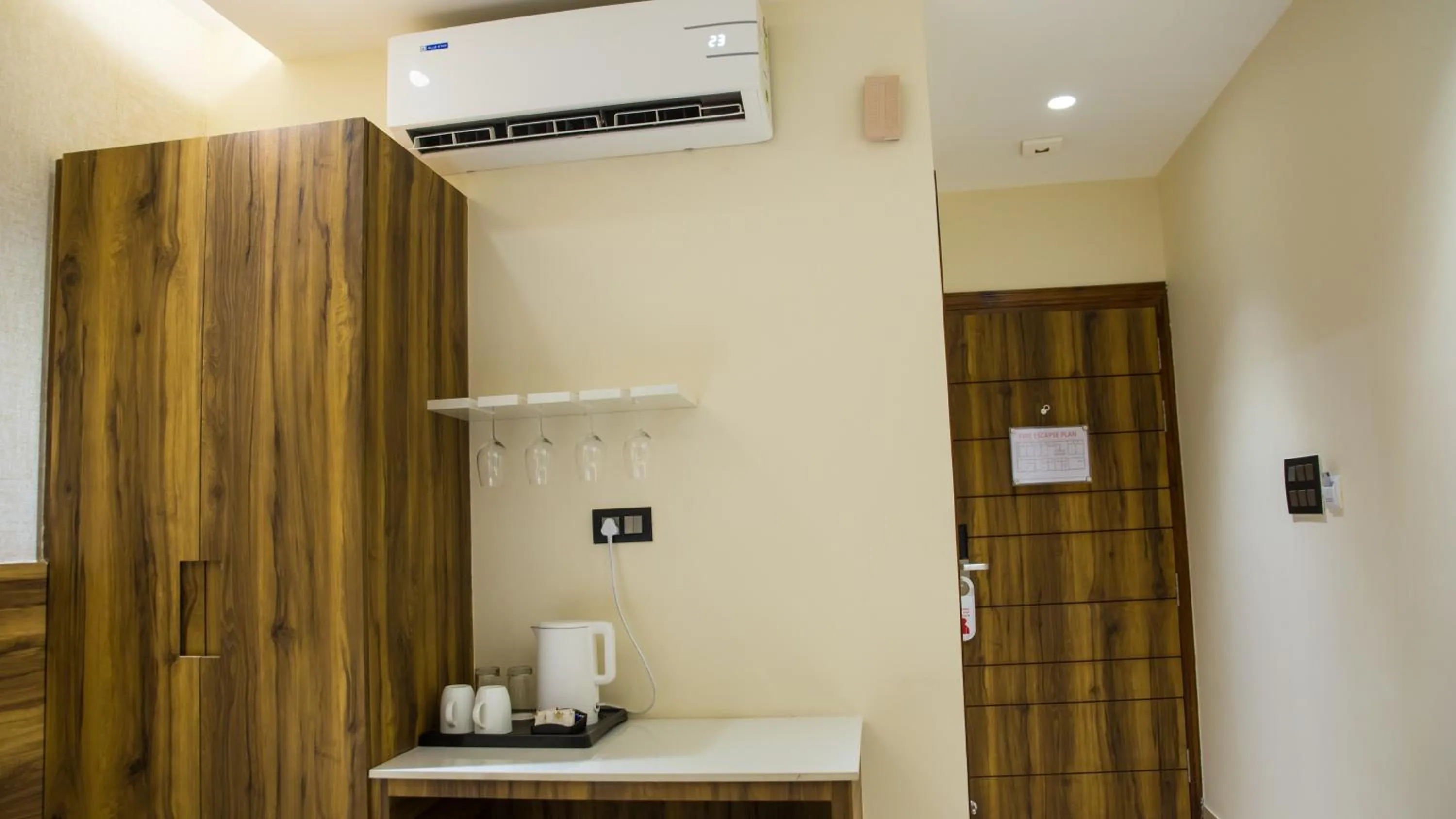 Coffee/tea facilities in Royal 9 hotel & Banquet