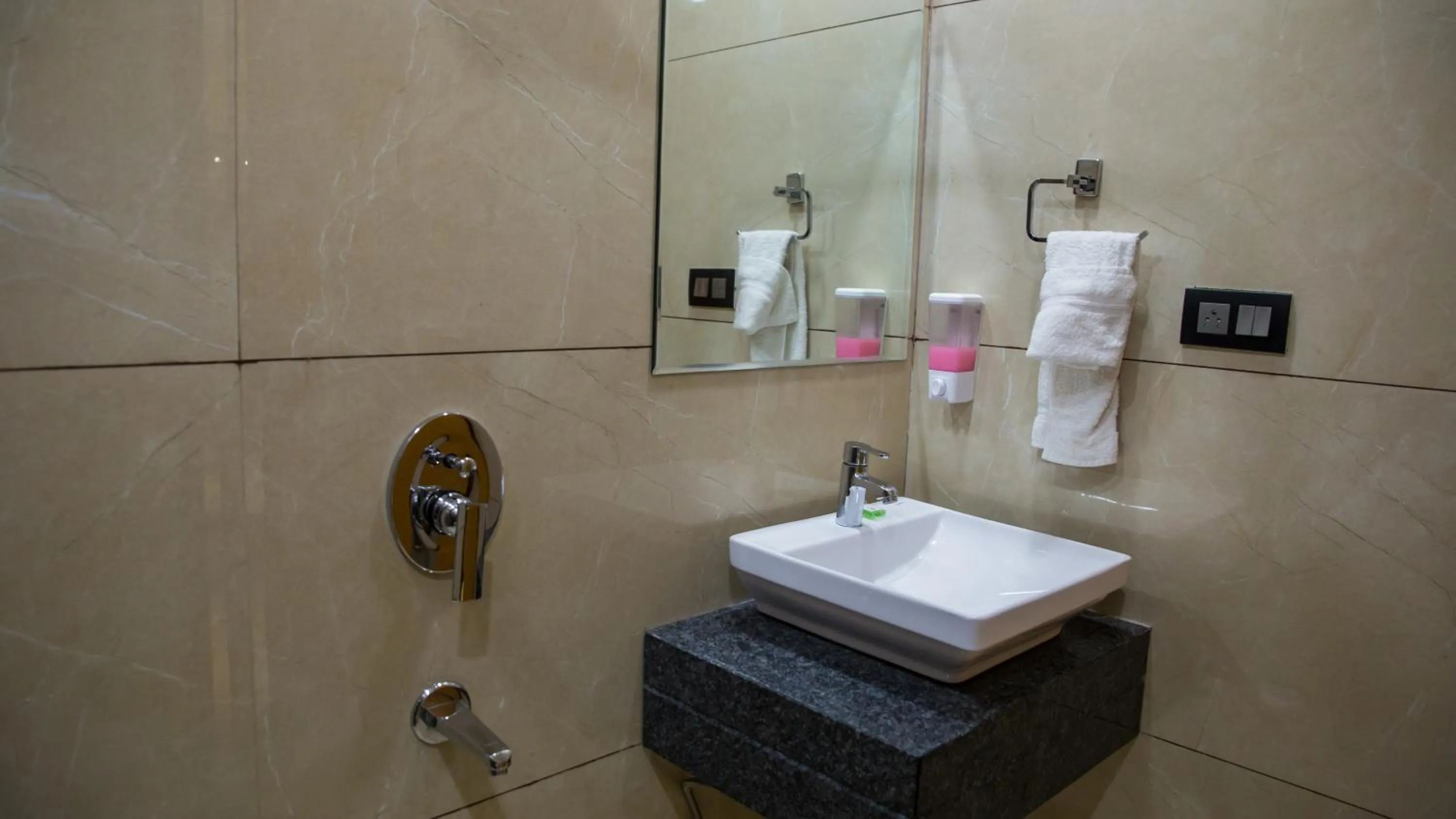 Bathroom in Royal 9 hotel & Banquet