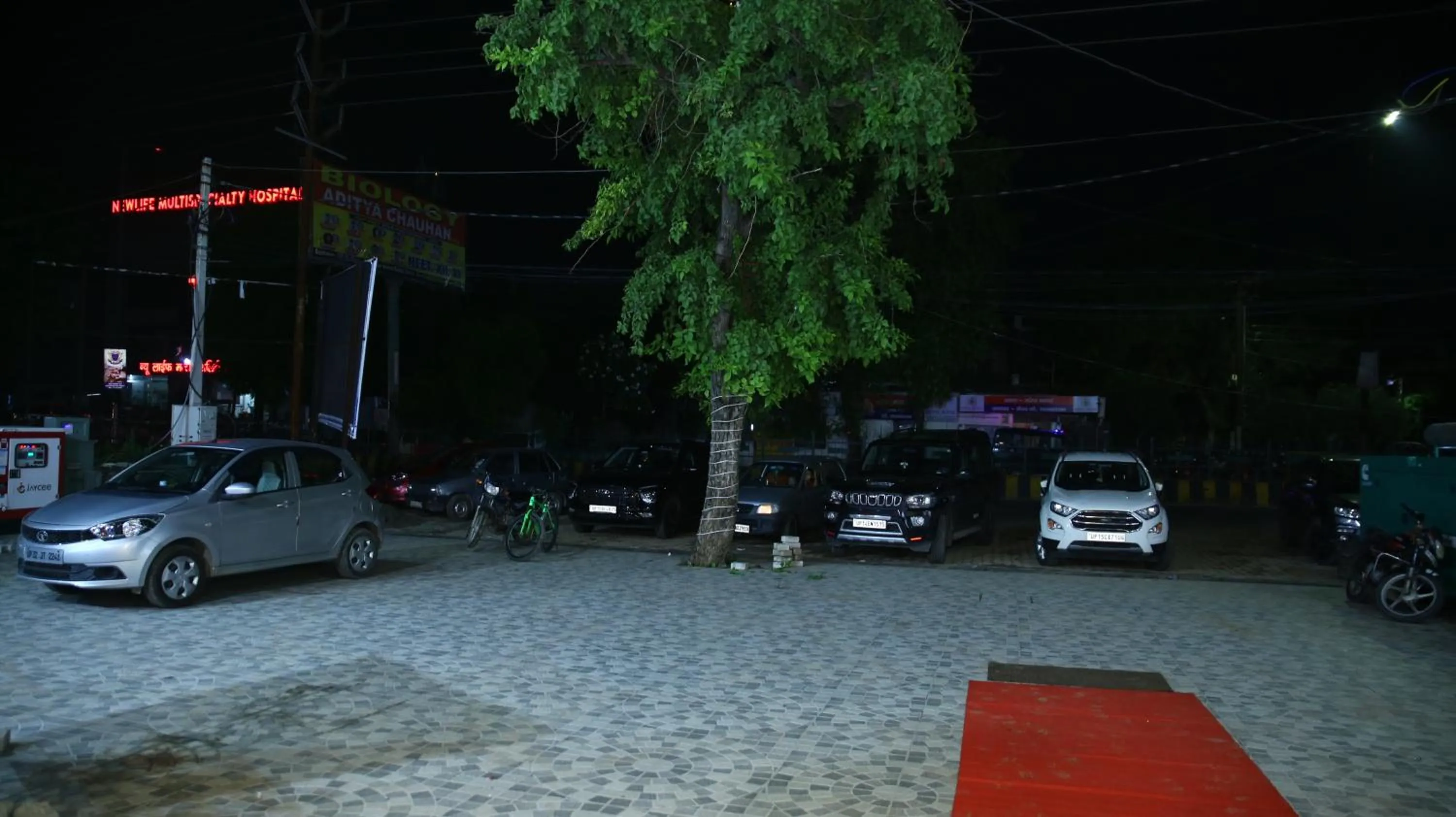 Parking in Royal 9 hotel & Banquet