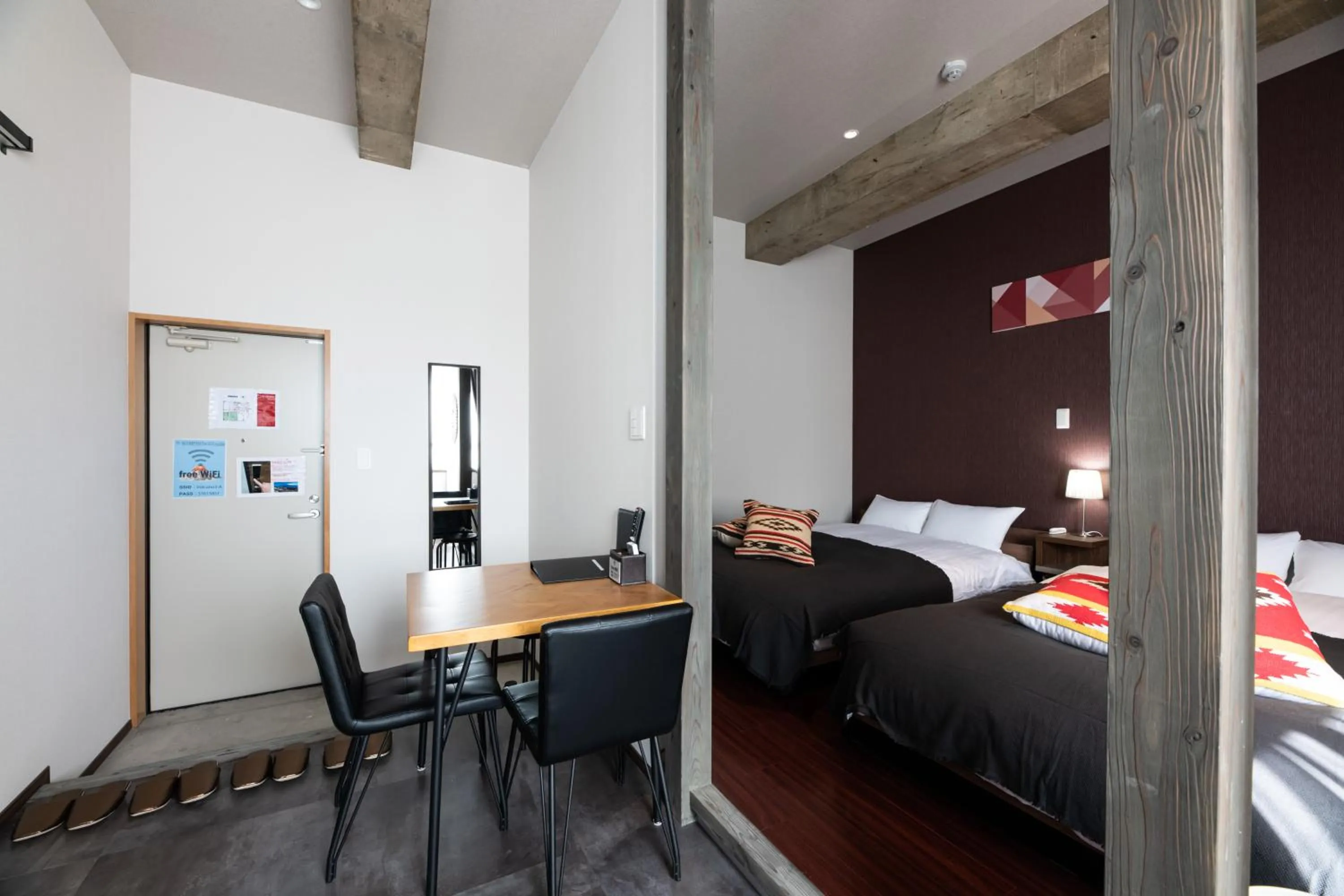 Photo of the whole room, Bed in Volcano