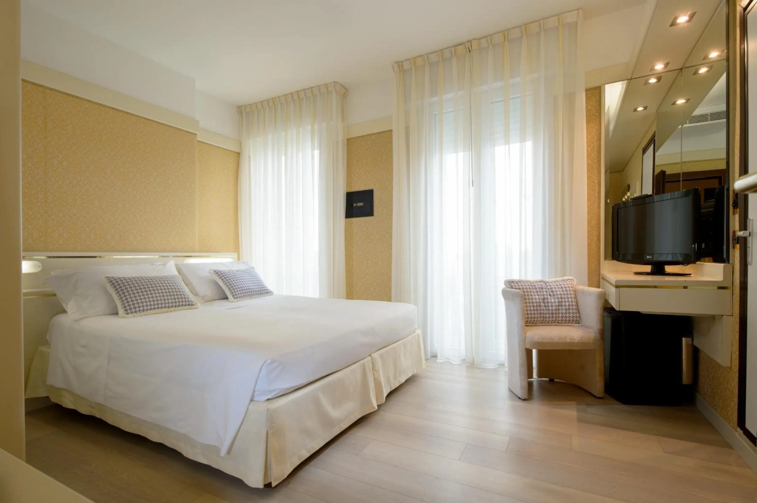 Street view, Bed in Hotel Bristol