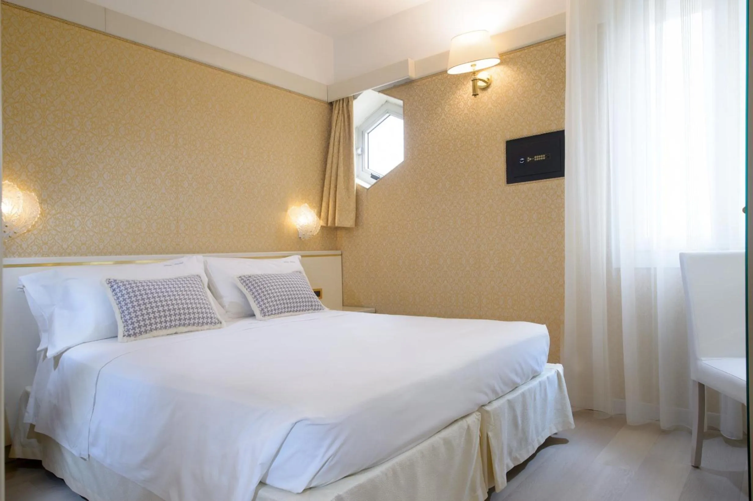 City view, Bed in Hotel Bristol