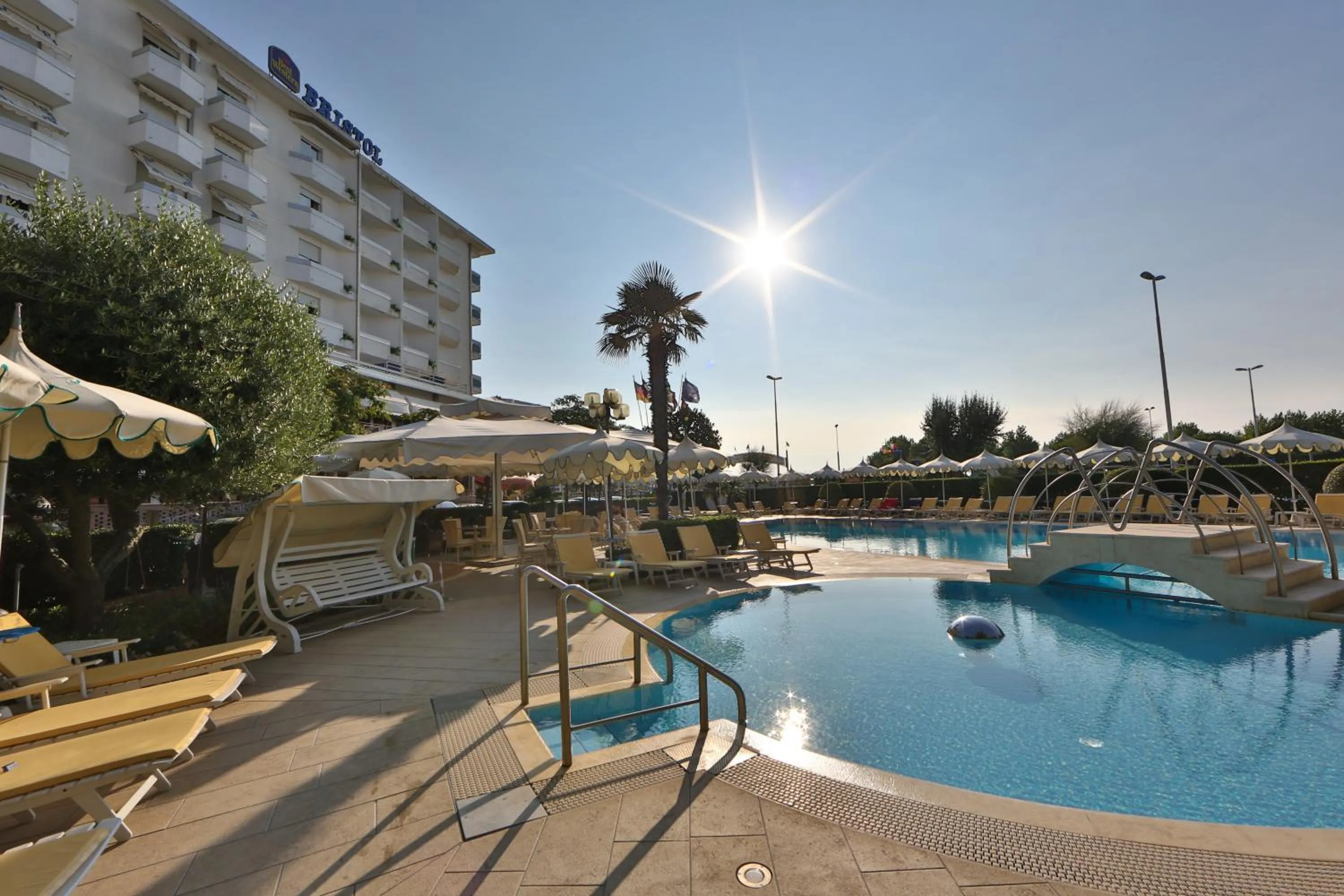 Swimming pool in Hotel Bristol