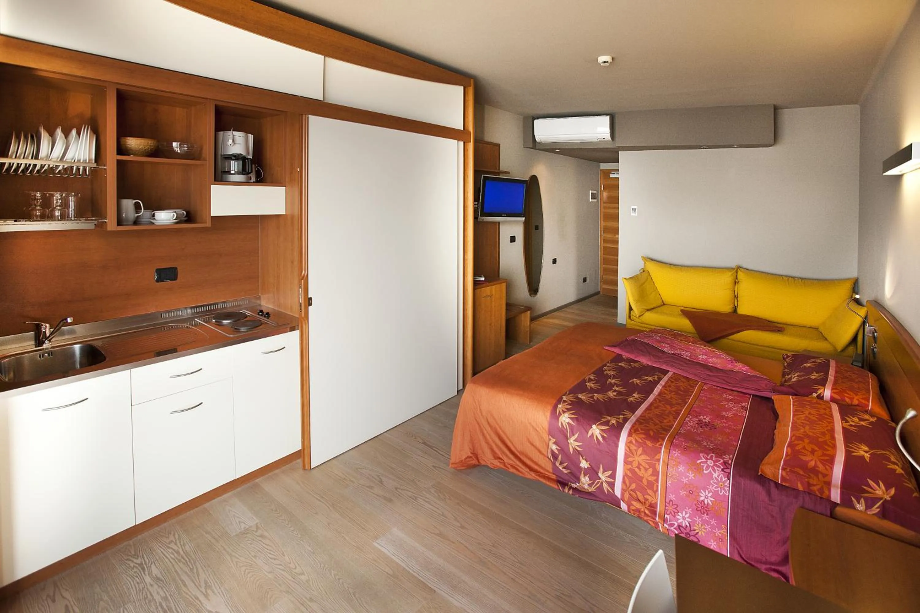 Kitchen or kitchenette, Bed in Ambienthotel Spiaggia