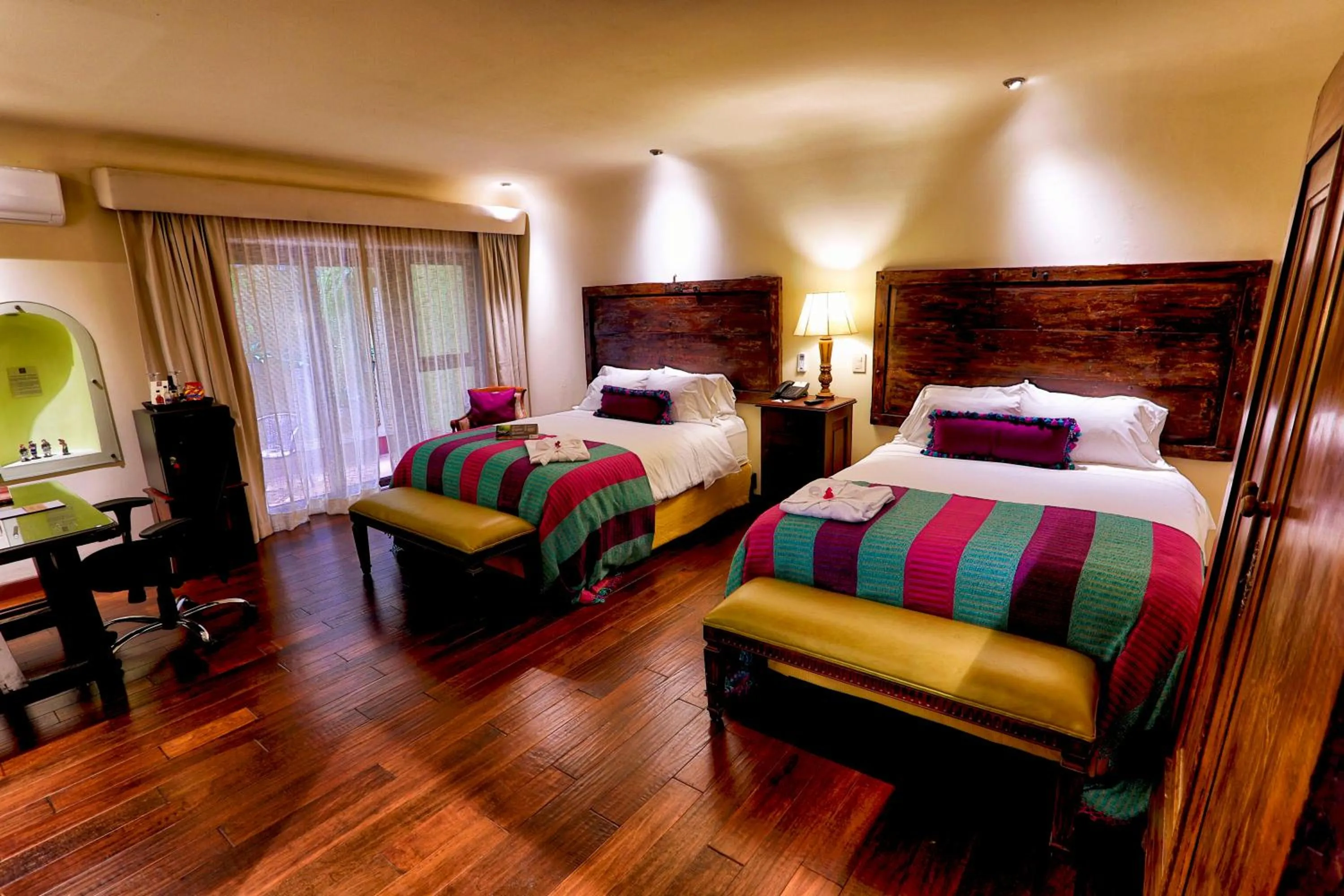 Photo of the whole room, Bed in Pensativo House Hotel