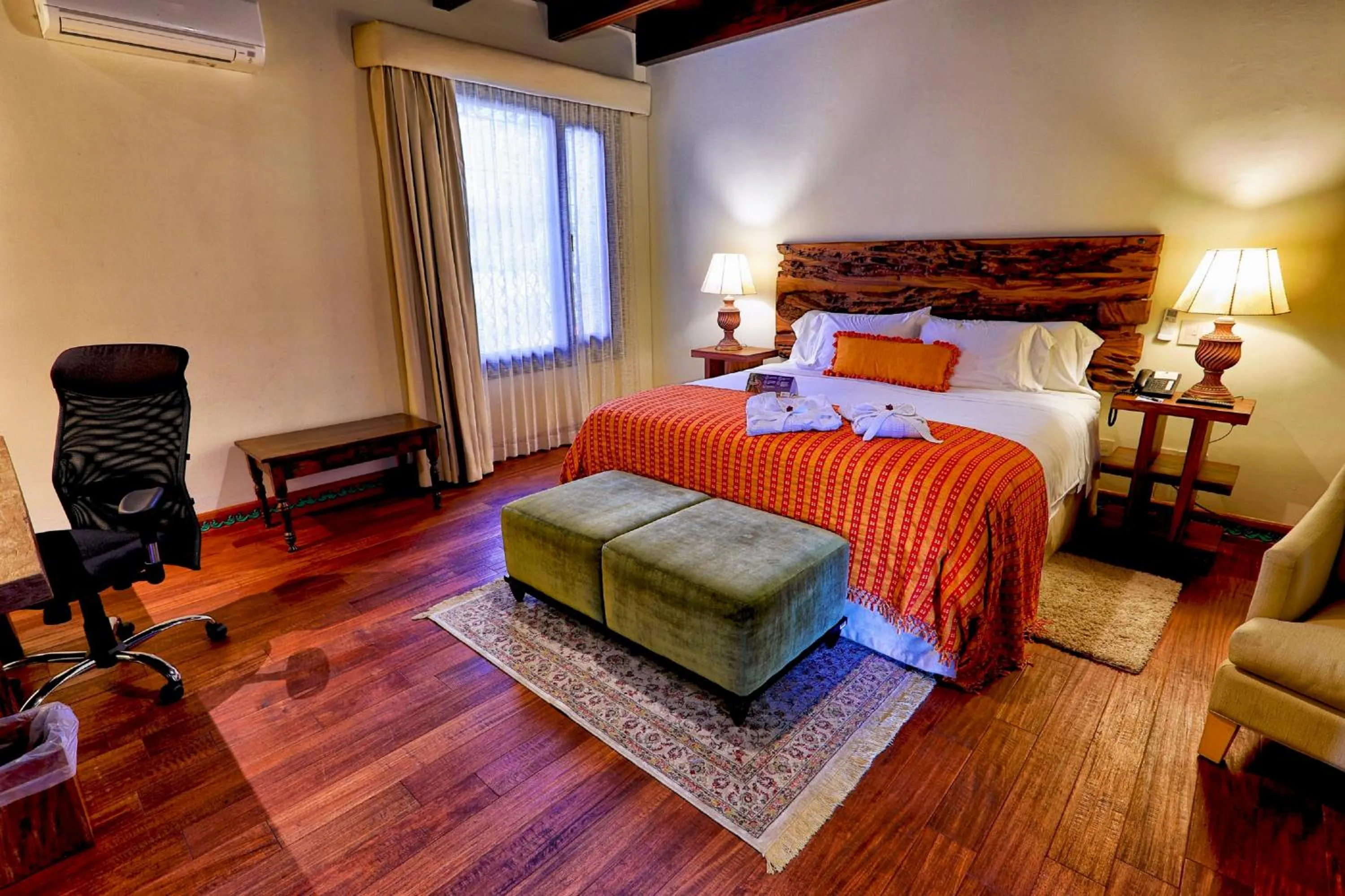 Photo of the whole room, Bed in Pensativo House Hotel