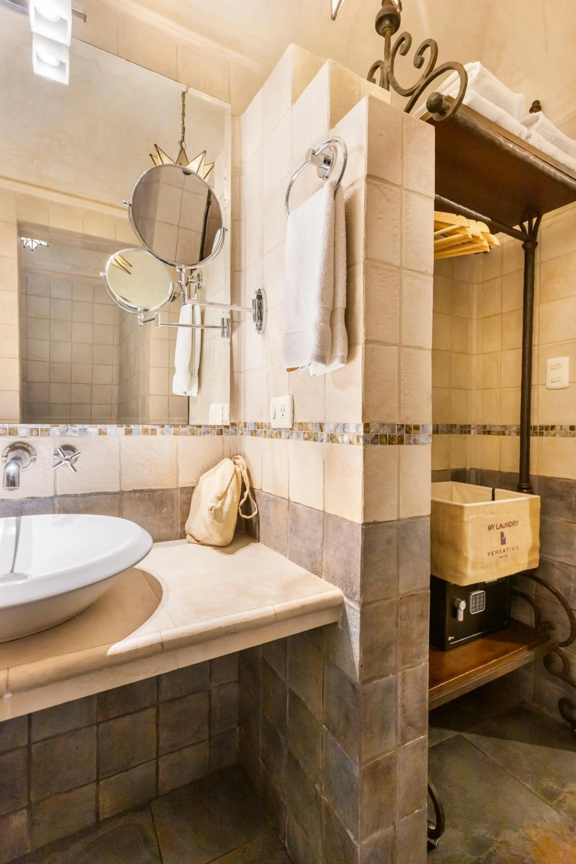 Bathroom in Pensativo House Hotel