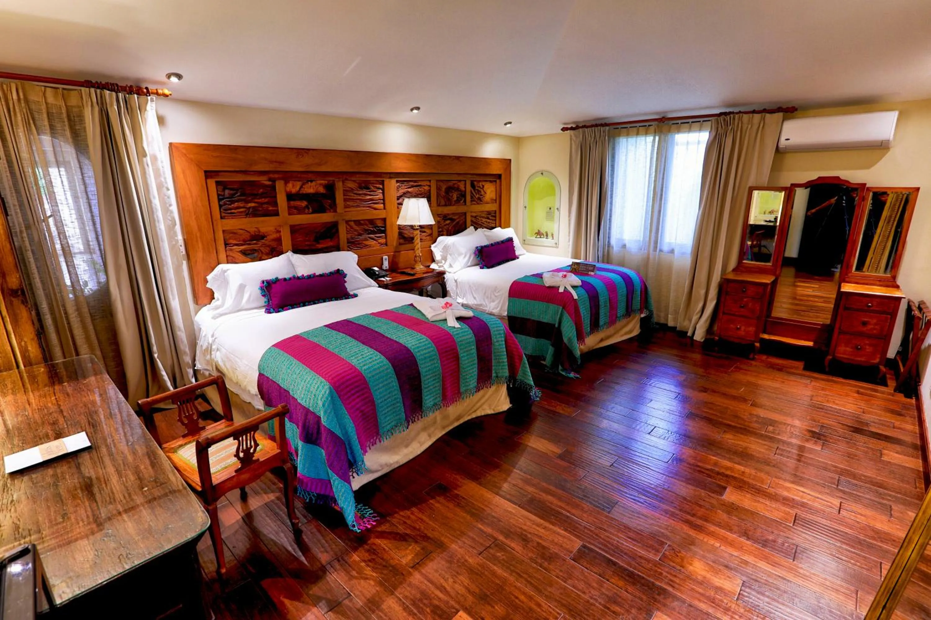 Photo of the whole room, Bed in Pensativo House Hotel