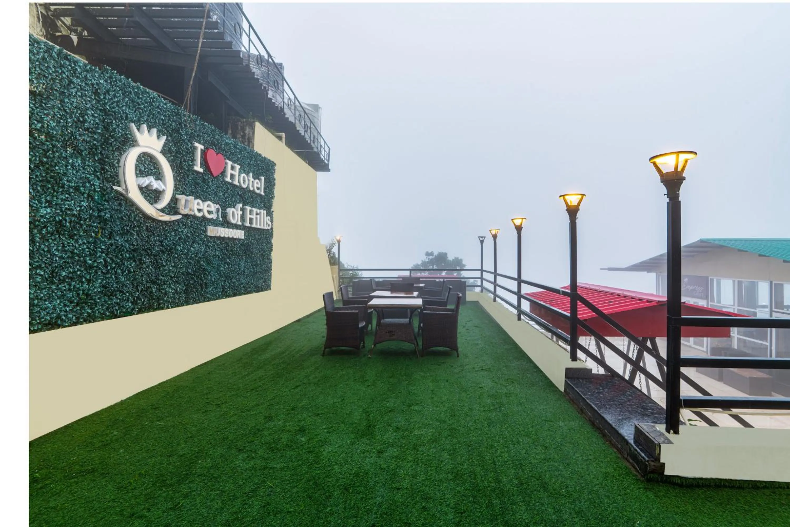 Seating area in Treebo Premium Queens Of Hills Near Mall Road Area