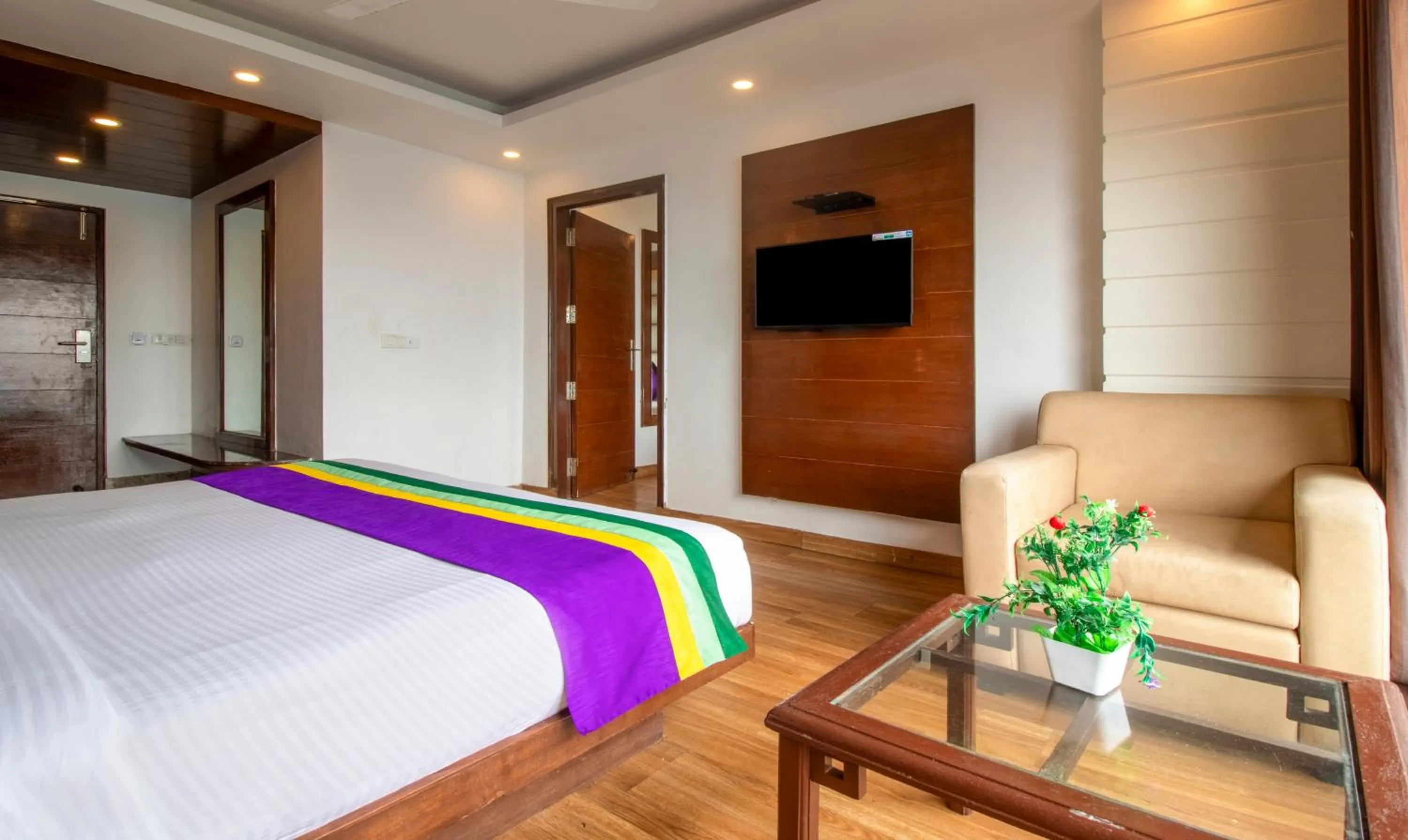 Bed in Treebo Premium Queens Of Hills Near Mall Road Area