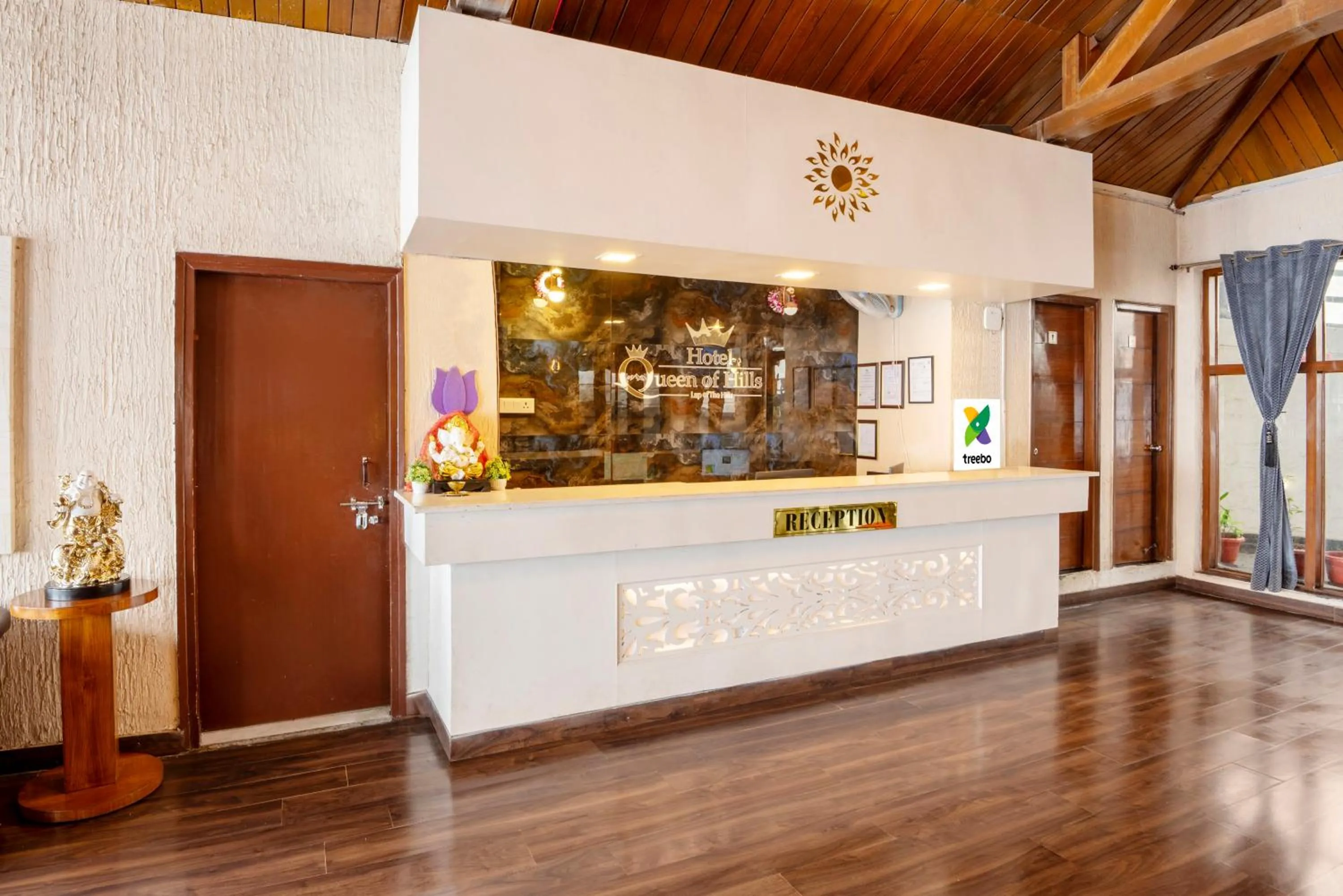 Lobby or reception in Treebo Premium Queens Of Hills Near Mall Road Area