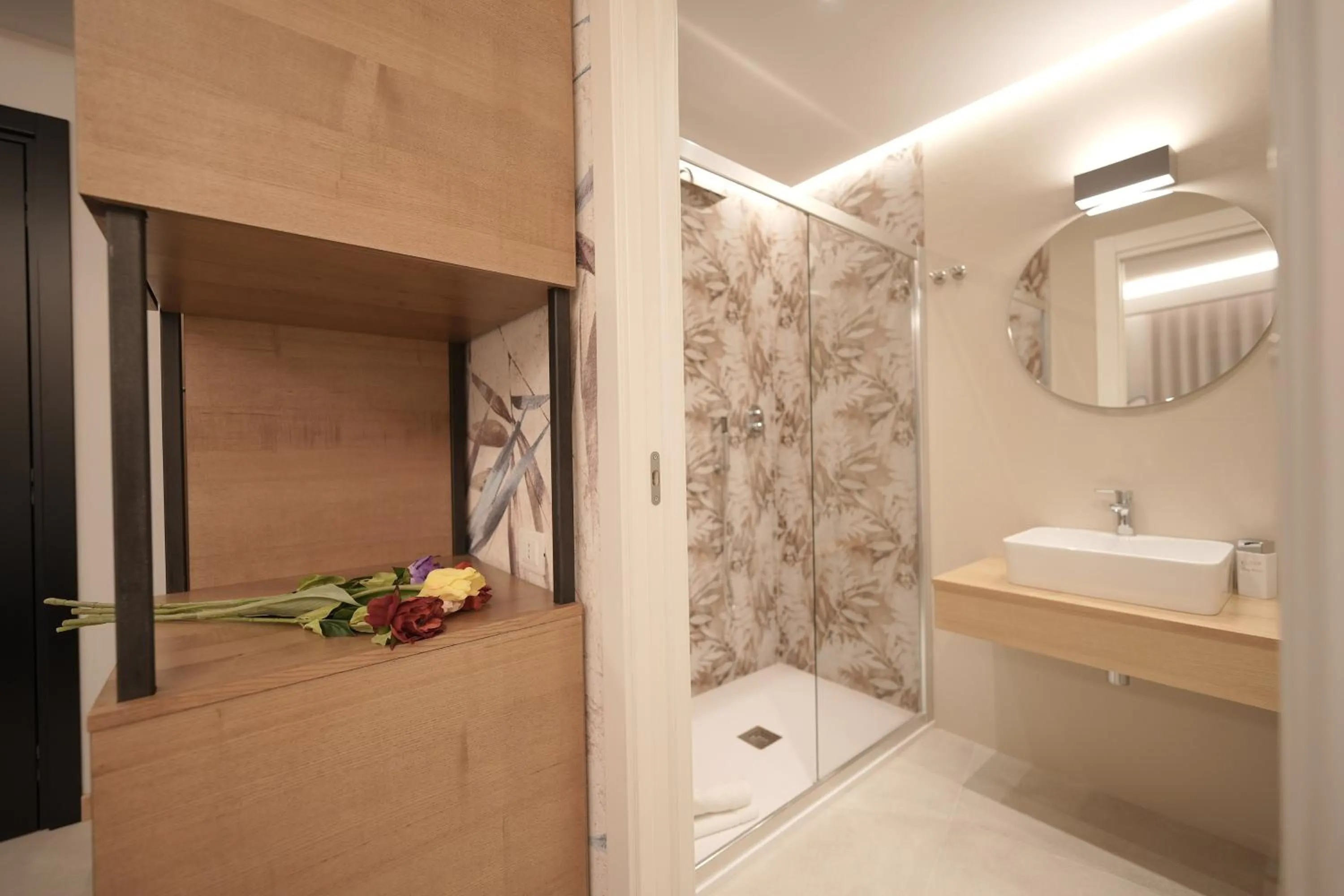 Shower in ELISEO PALACE TROPEA