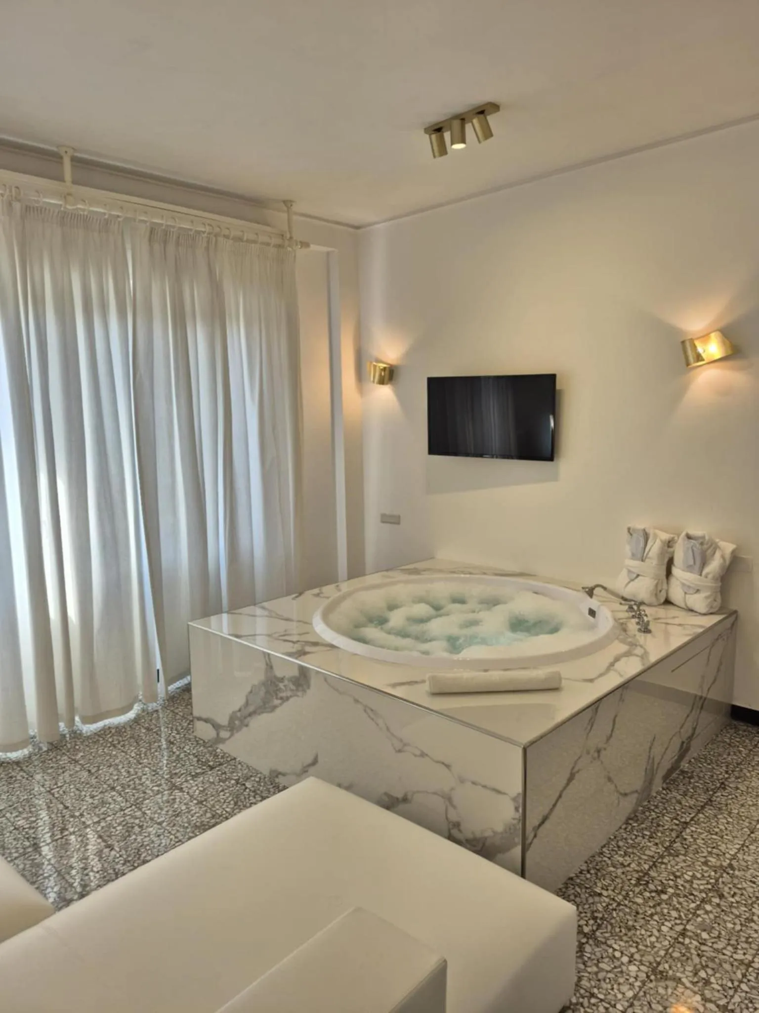 Hot Tub in Eveline Portosole Hotel