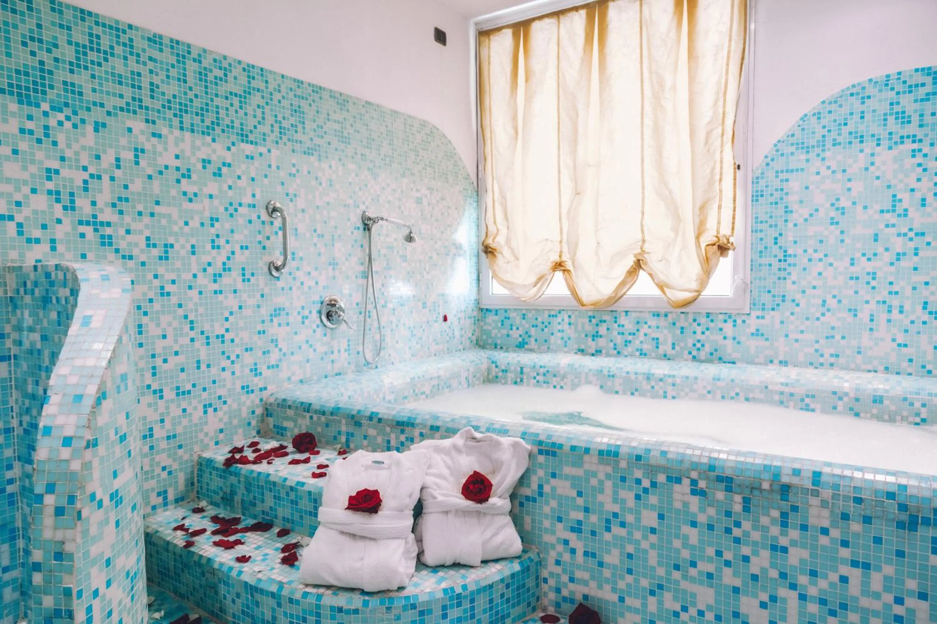 Swimming pool, Bed in Eveline Portosole Hotel