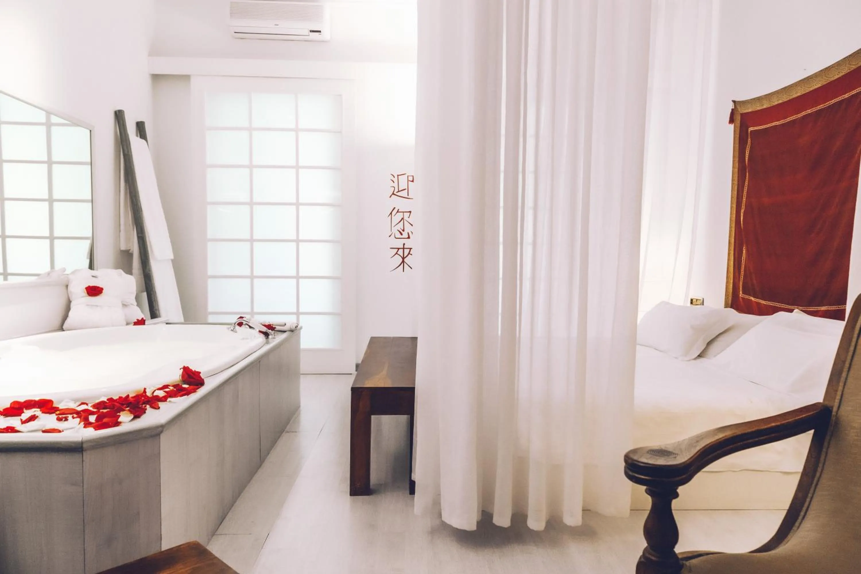 Photo of the whole room, Bed in Eveline Portosole Hotel