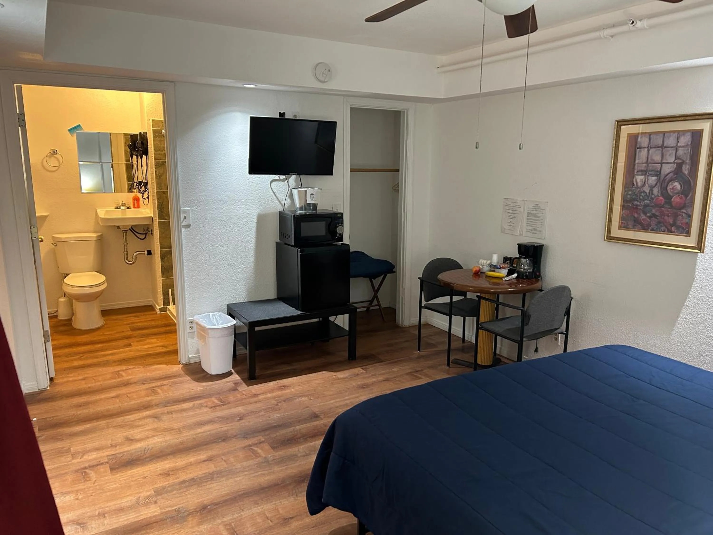 Bathroom, Bed in K7 Bed and Breakfast