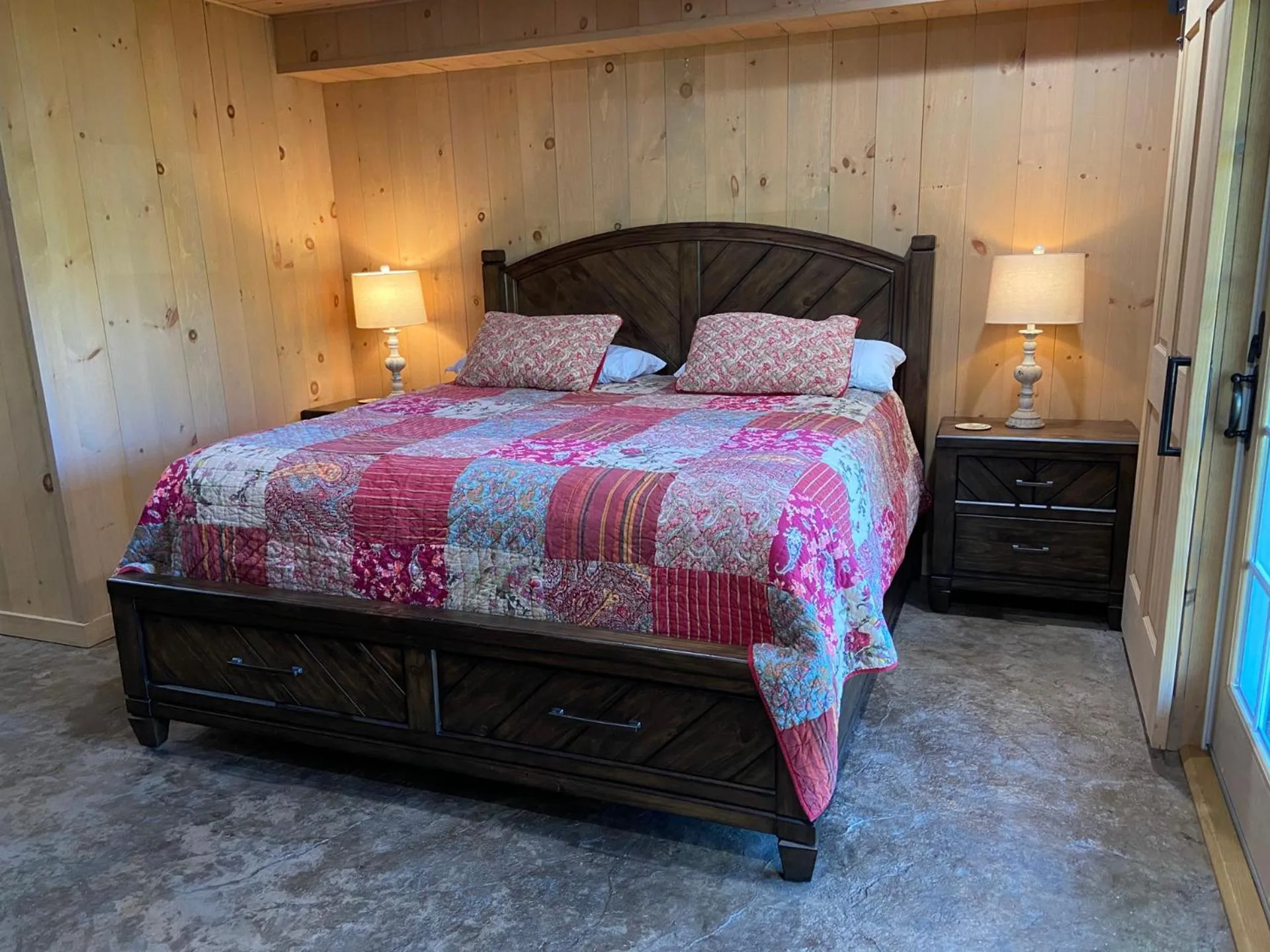 Bedroom, Bed in High Peaks Chalet