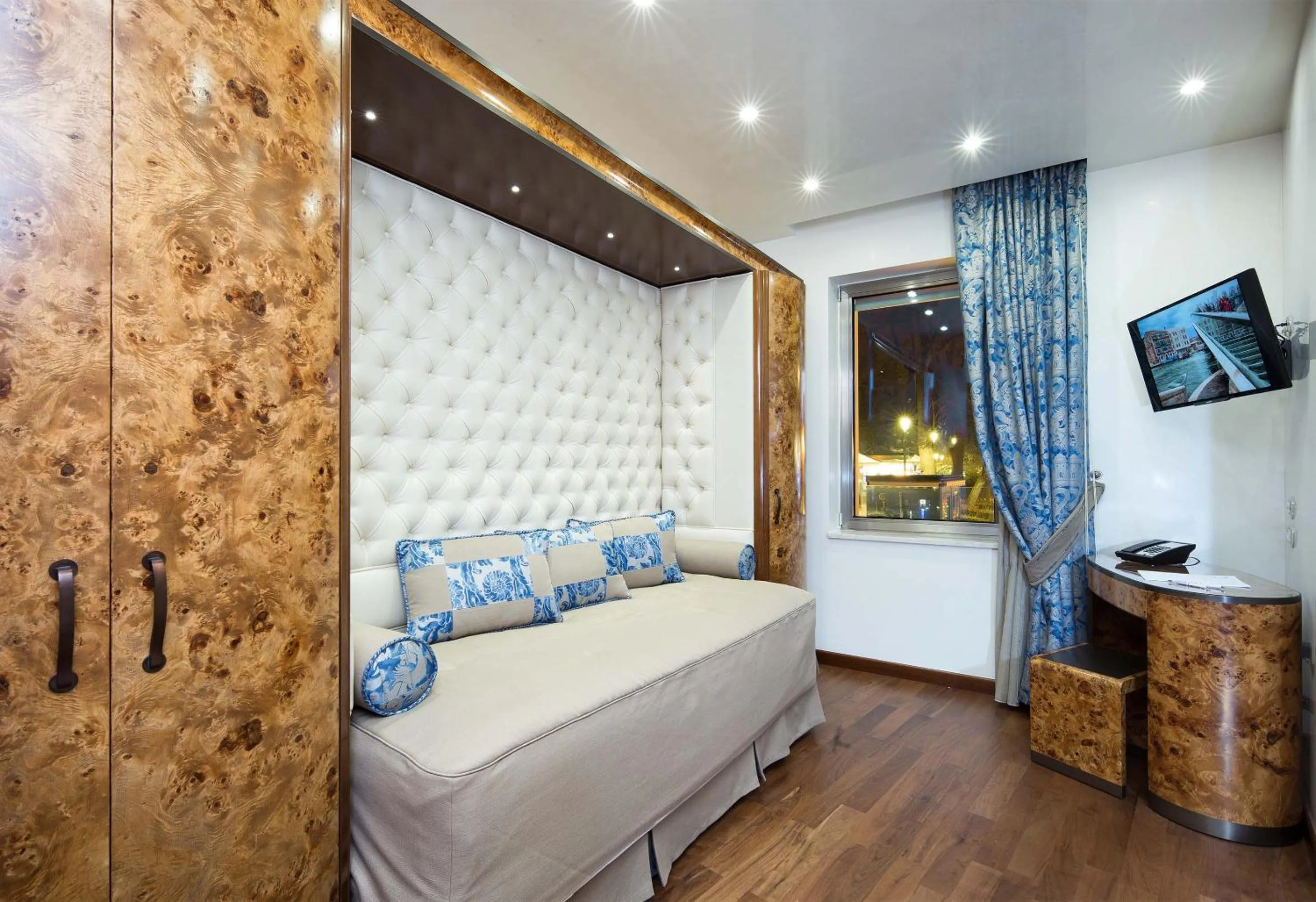 Bed in Hotel Santa Chiara