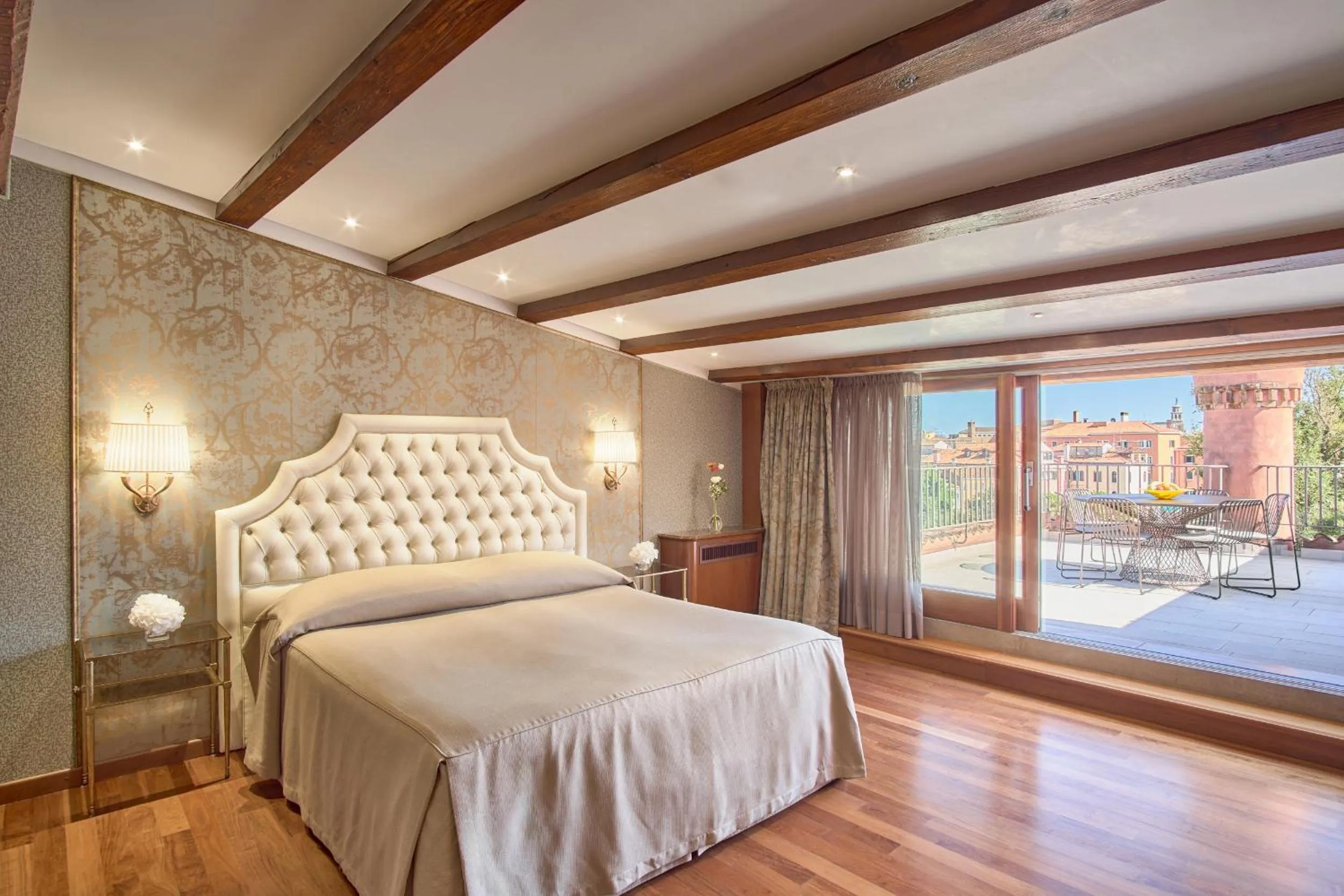 Balcony/Terrace, Bed in Hotel Santa Chiara