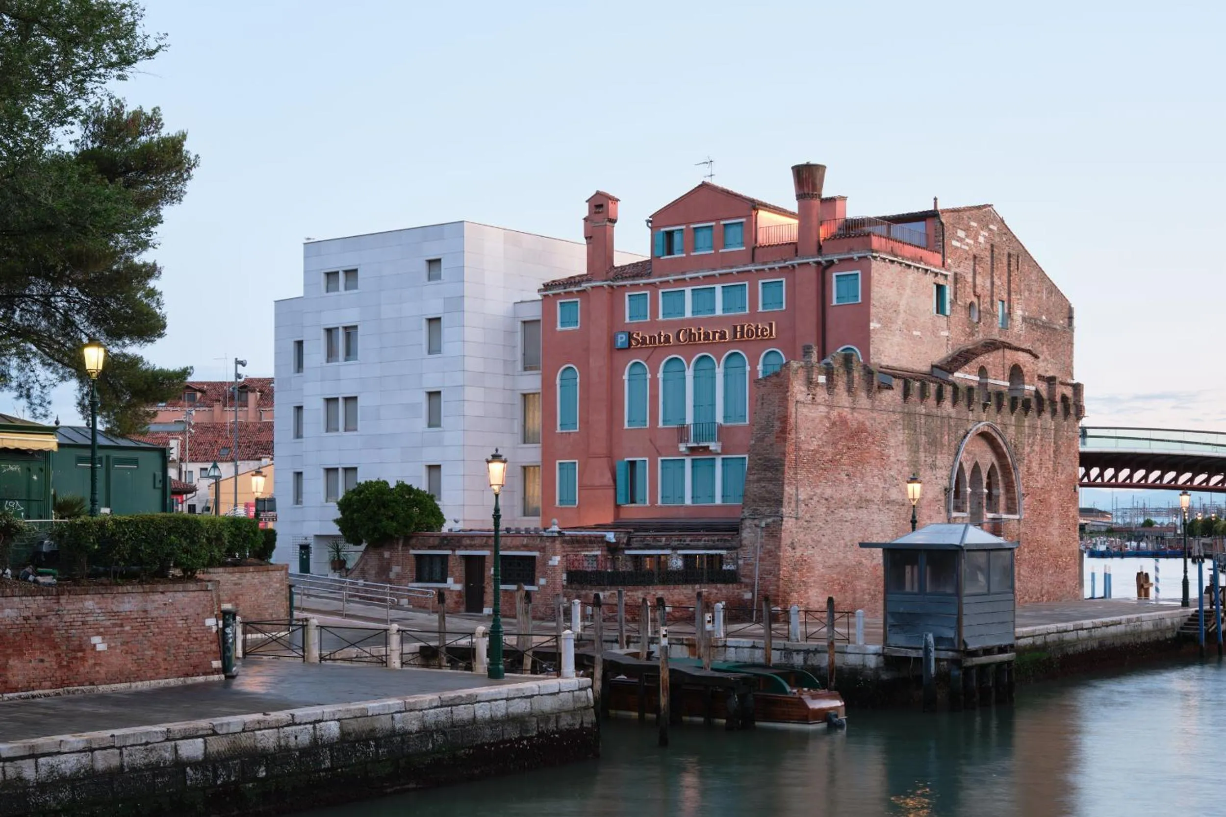 Property building in Hotel Santa Chiara