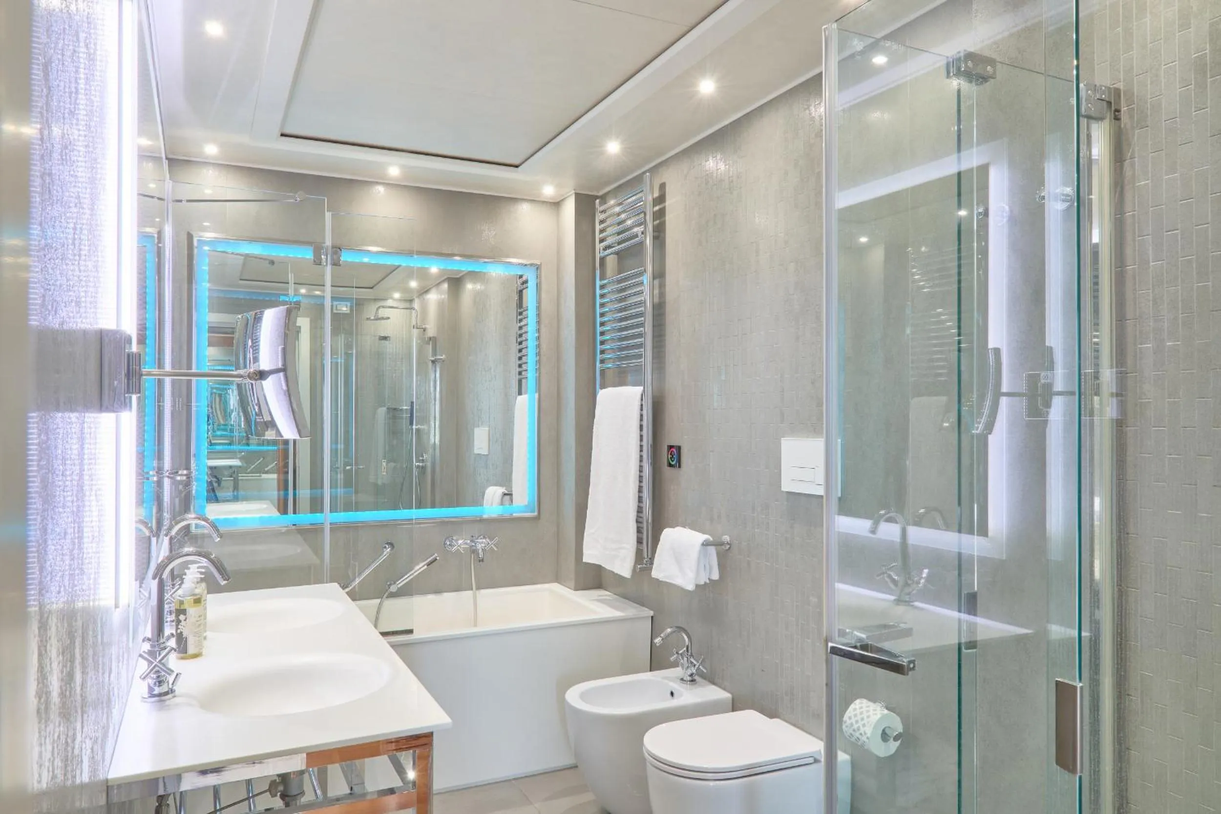 Bathroom in Hotel Santa Chiara