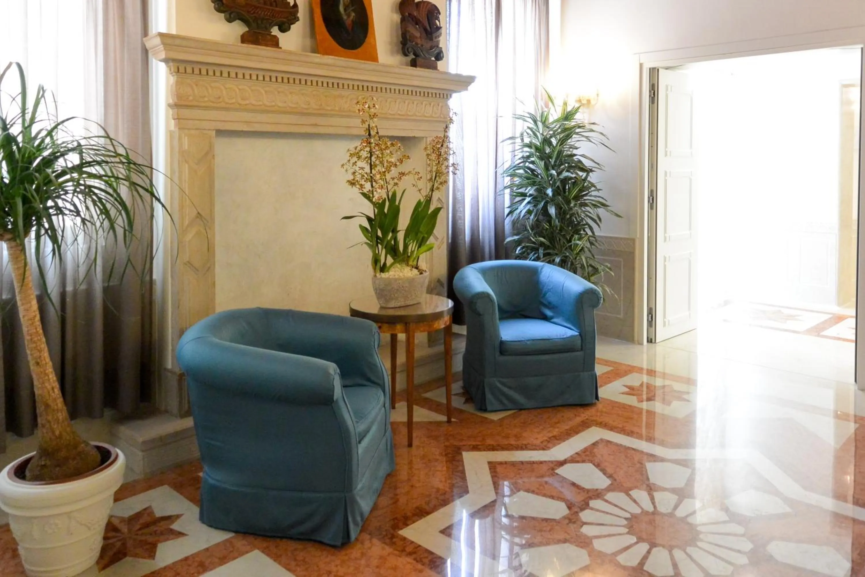 Seating area in Hotel Santa Chiara