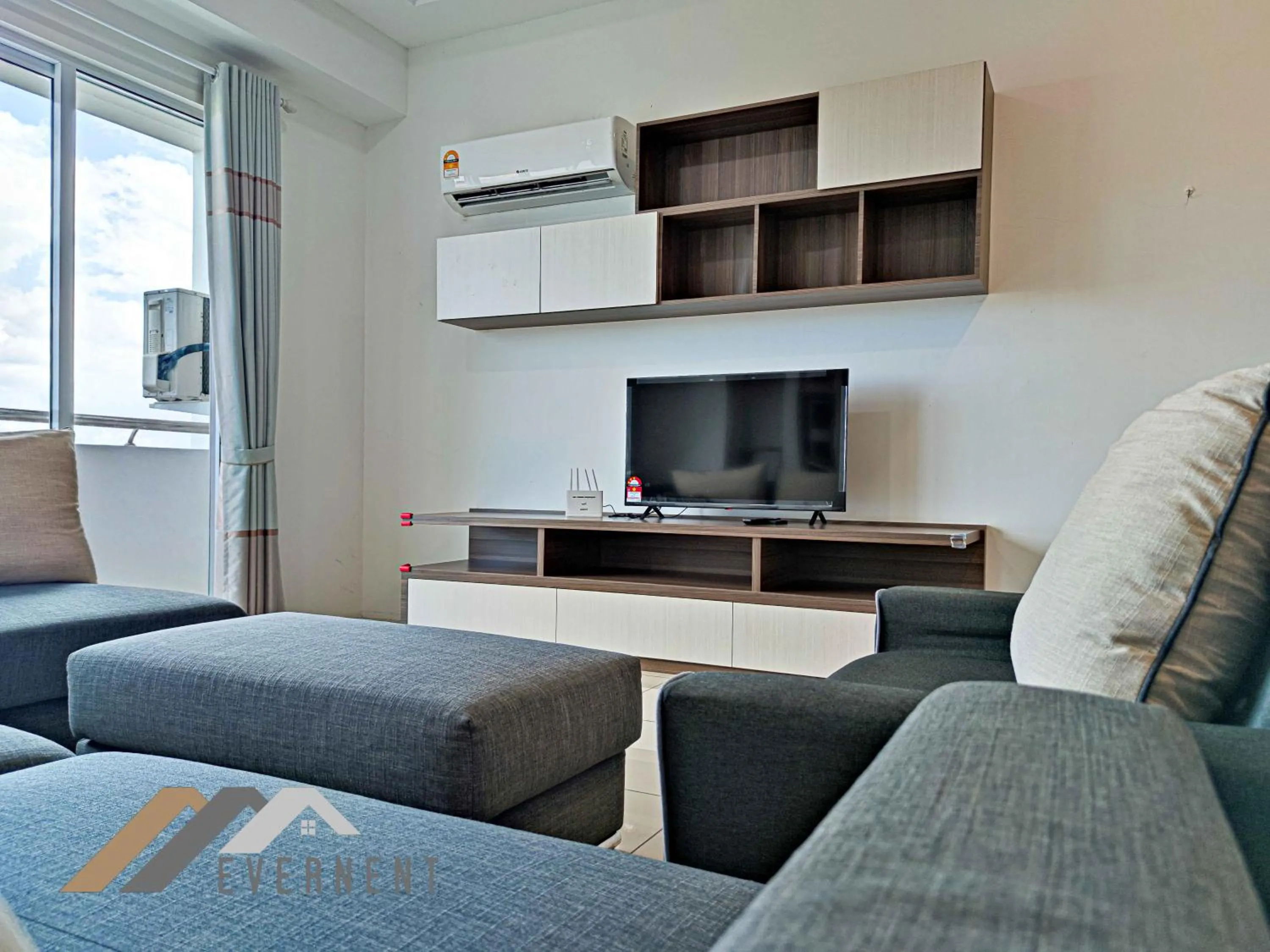 Living room in Serene Heights by Evernent