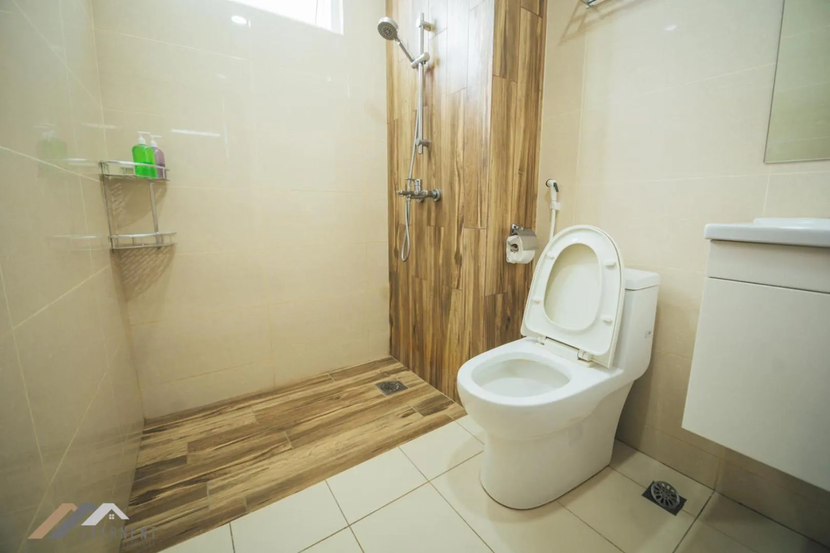 Bathroom in Serene Heights by Evernent