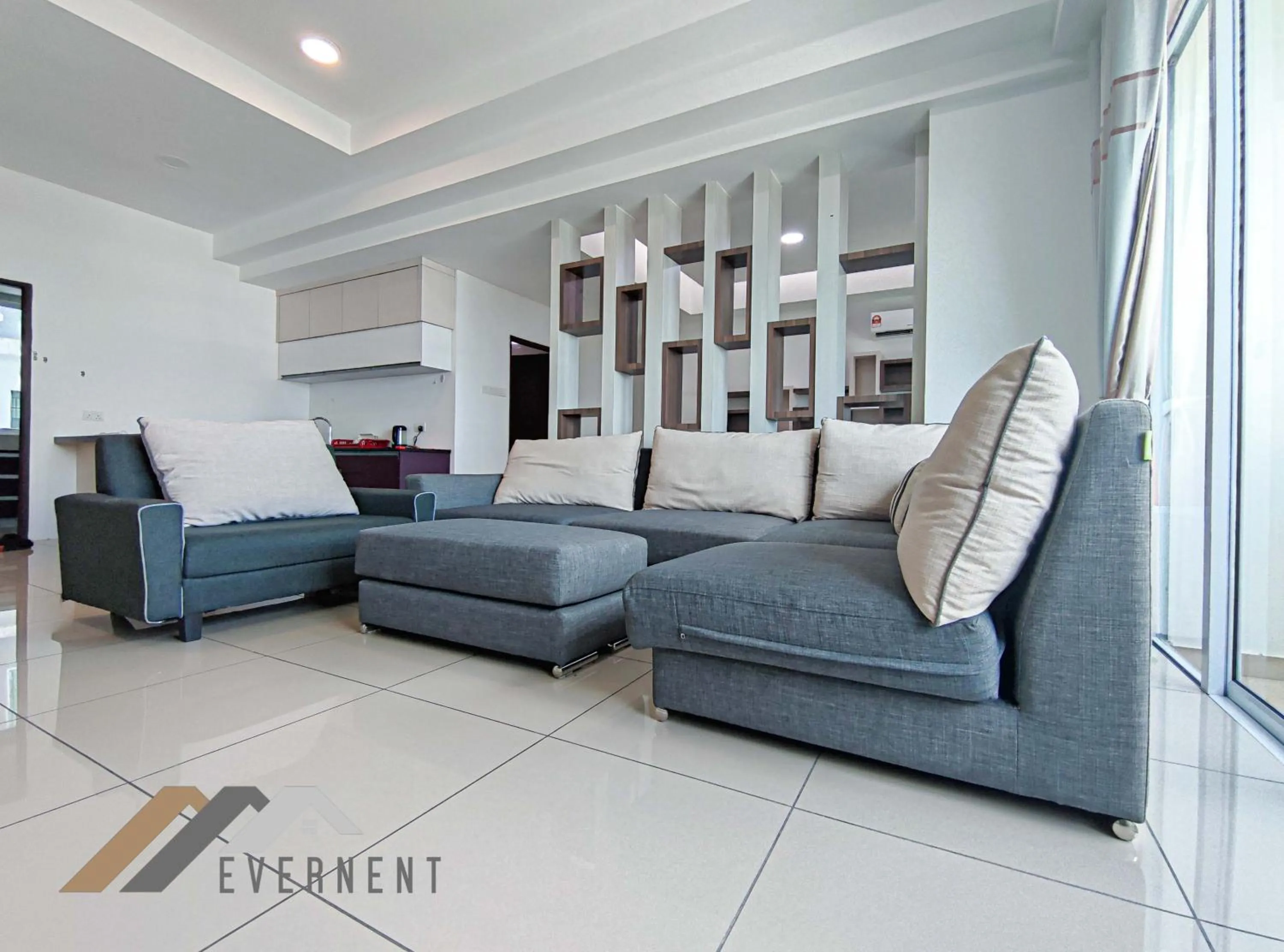 Living room in Serene Heights by Evernent