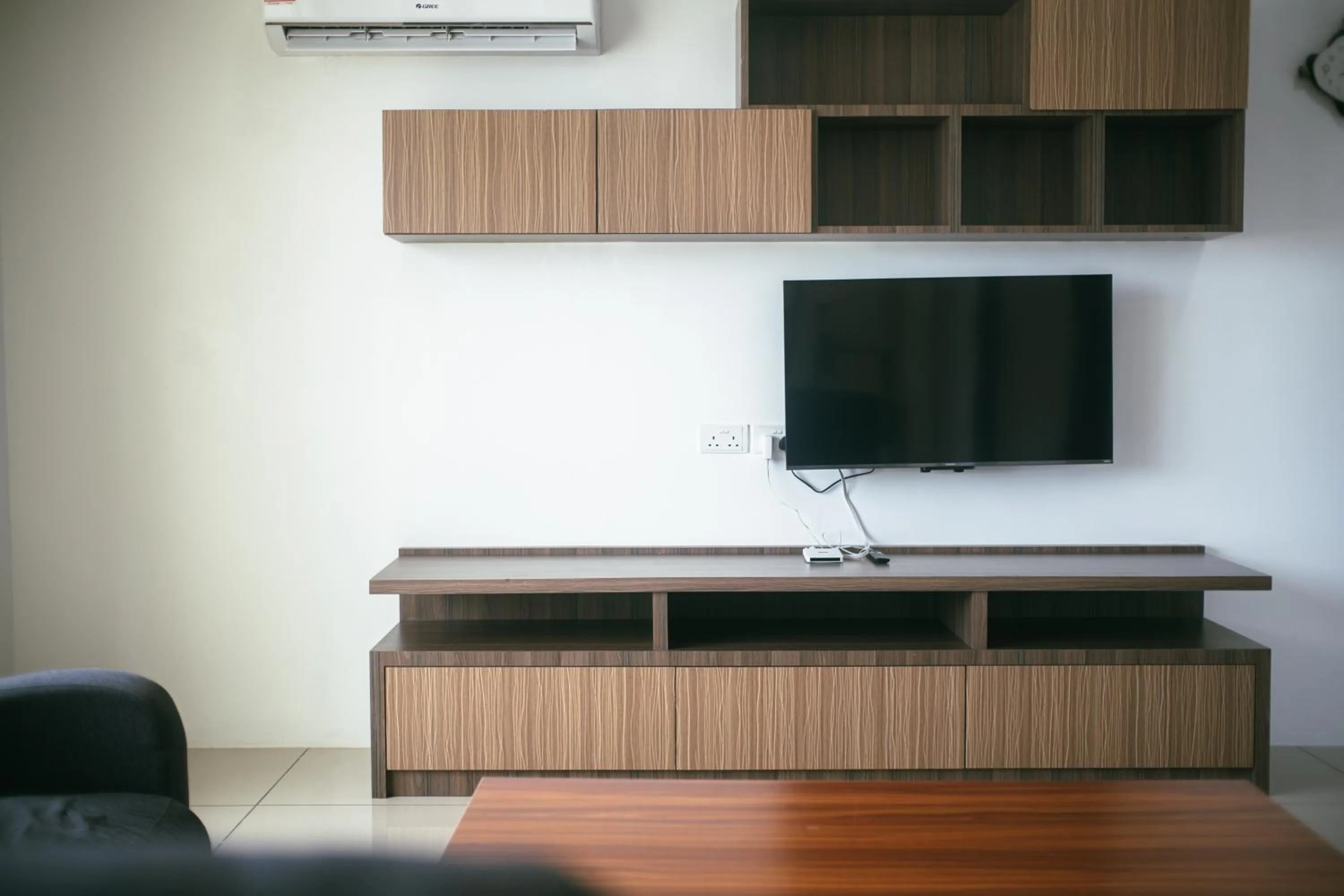 Living room in Serene Heights by Evernent