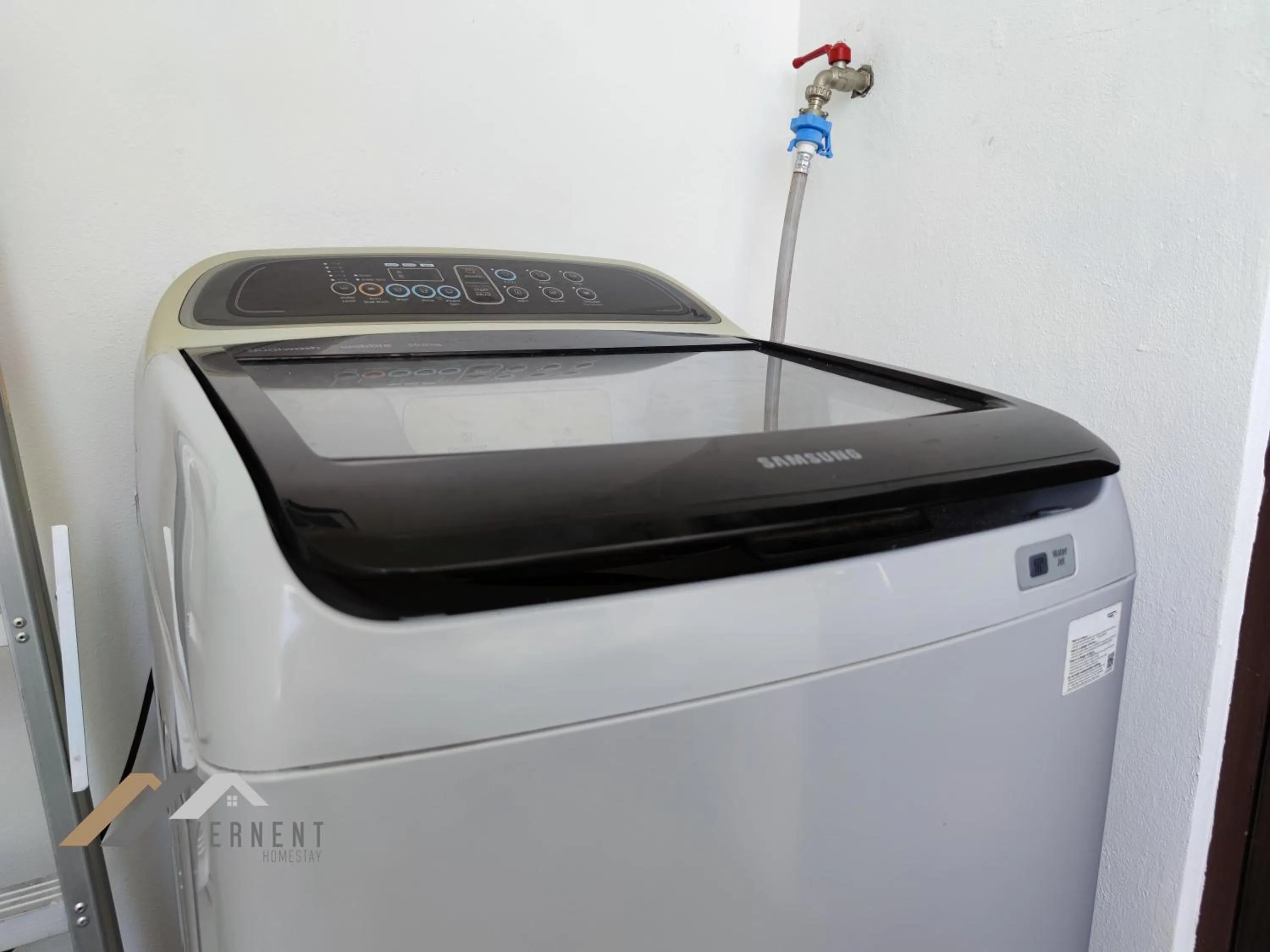 washing machine in Serene Heights by Evernent