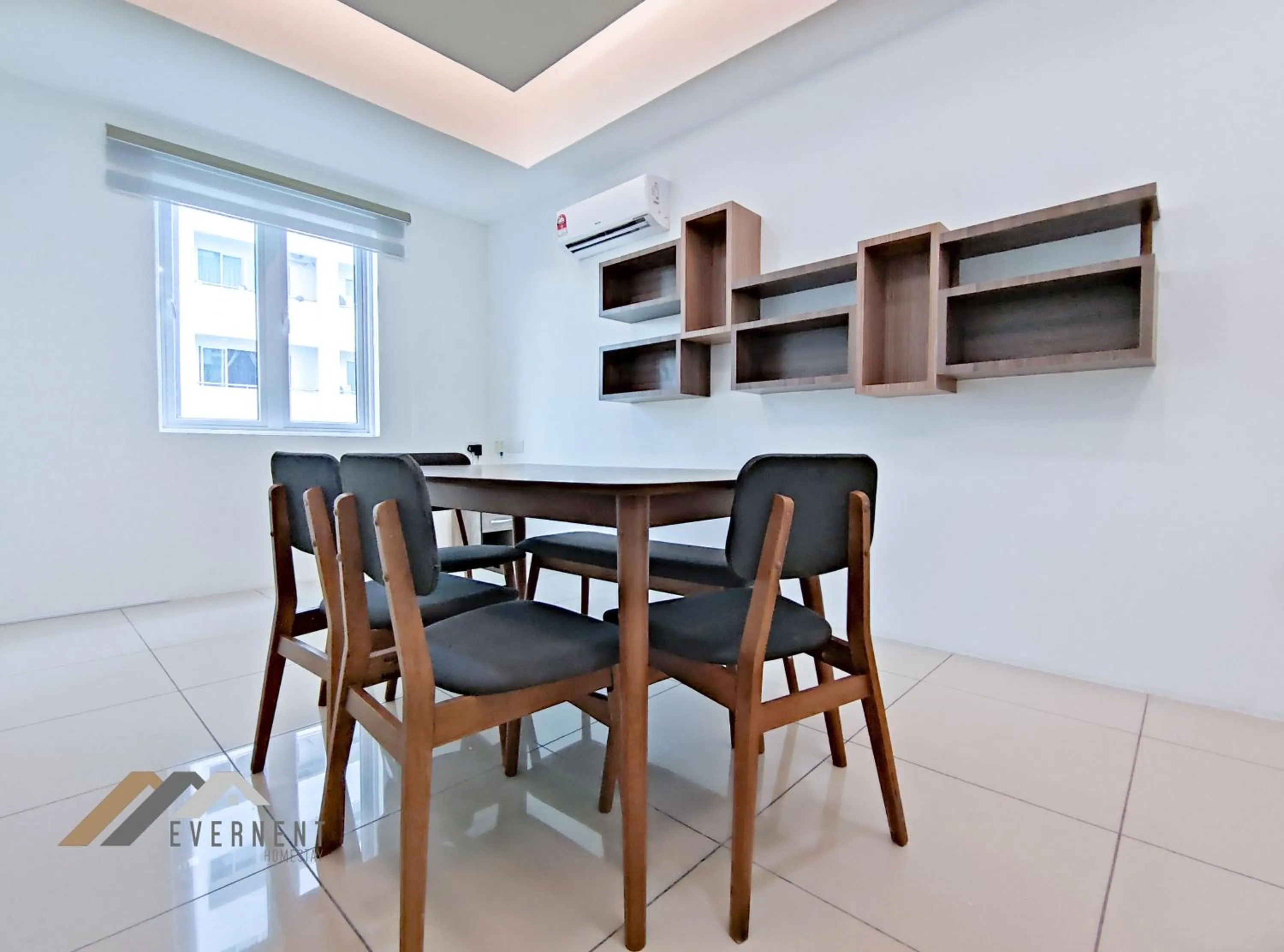 Living room in Serene Heights by Evernent