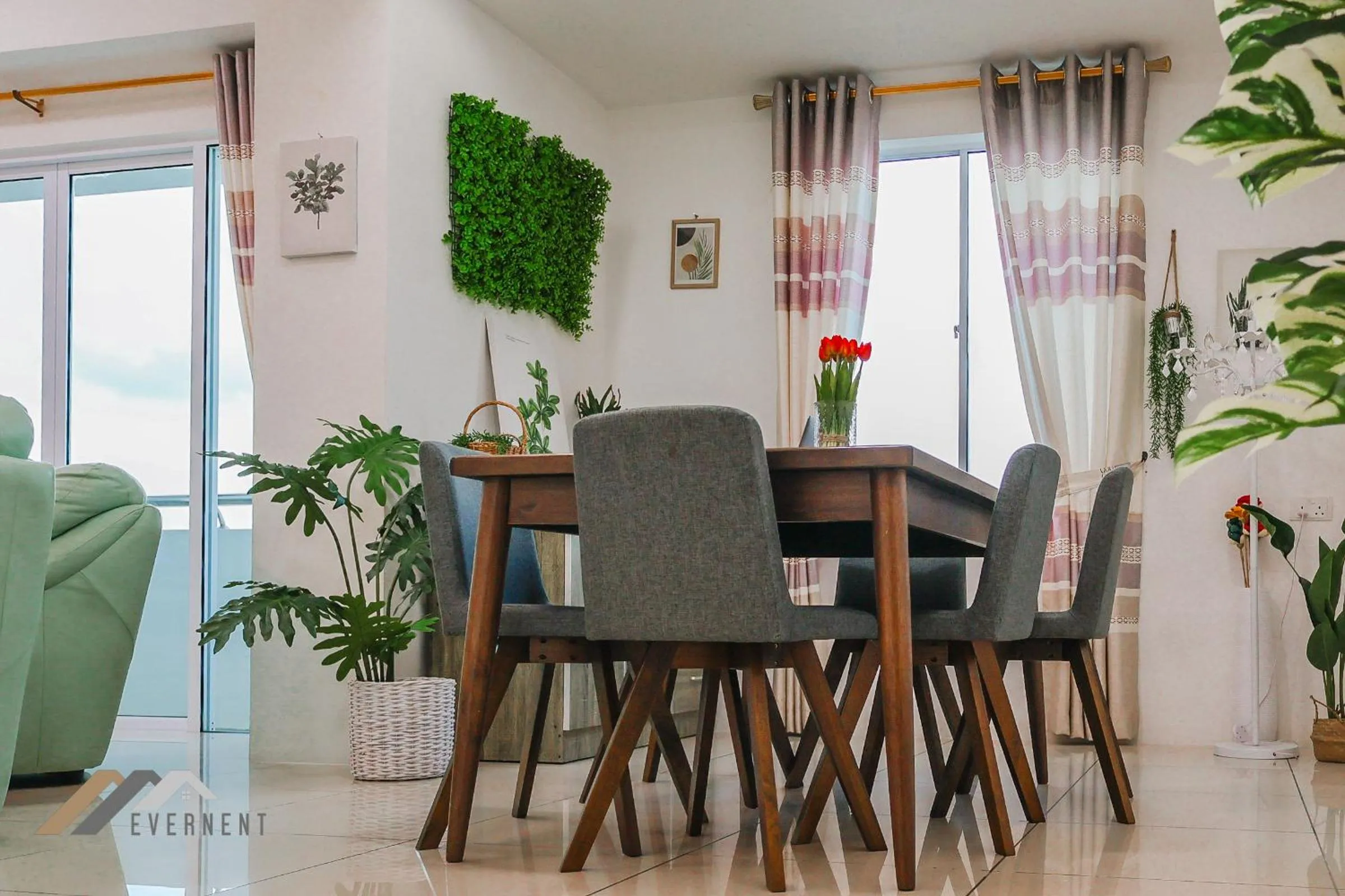 Living room in Serene Heights by Evernent