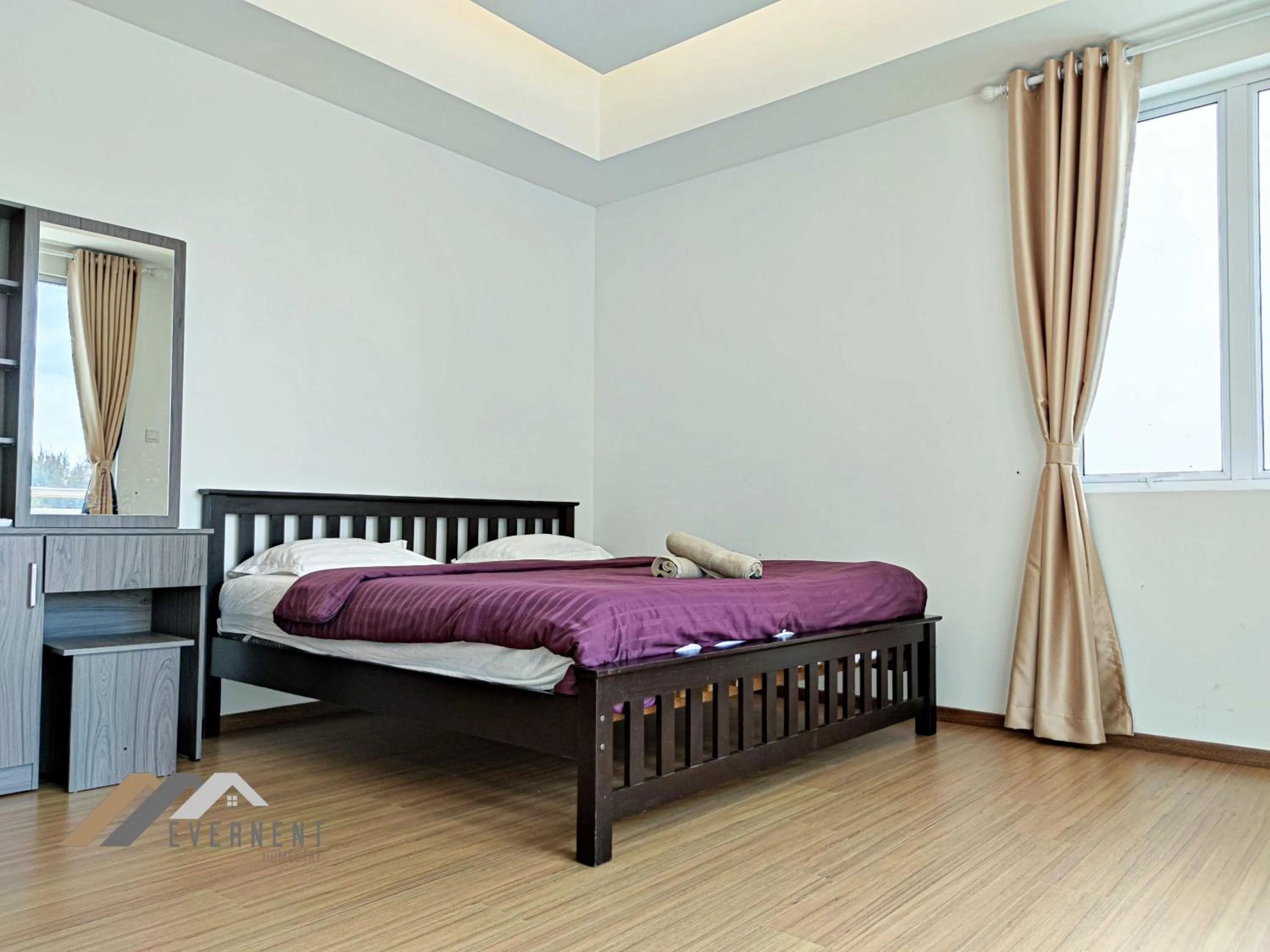 Photo of the whole room, Bed in Serene Heights by Evernent