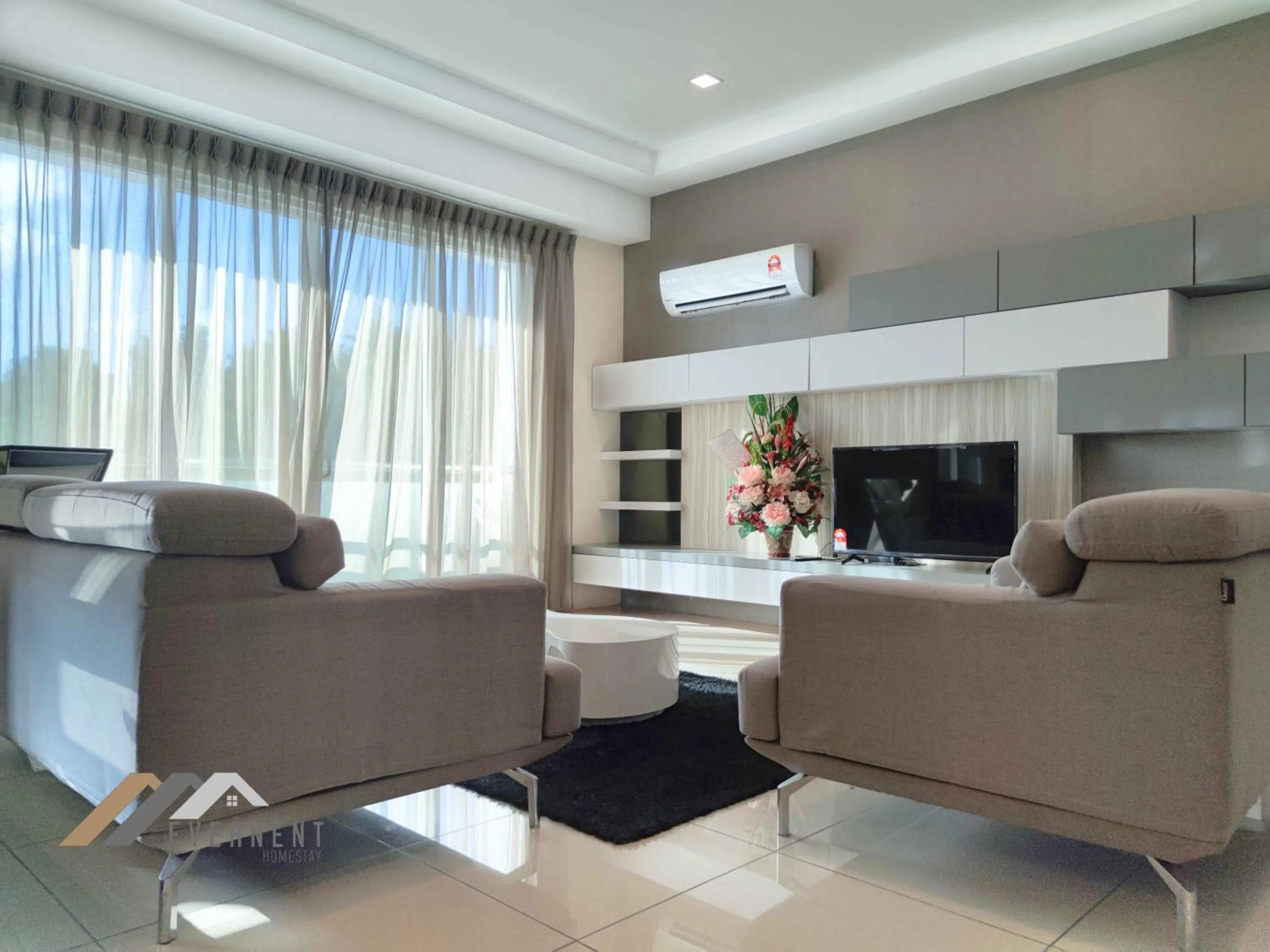 Living room in Serene Heights by Evernent