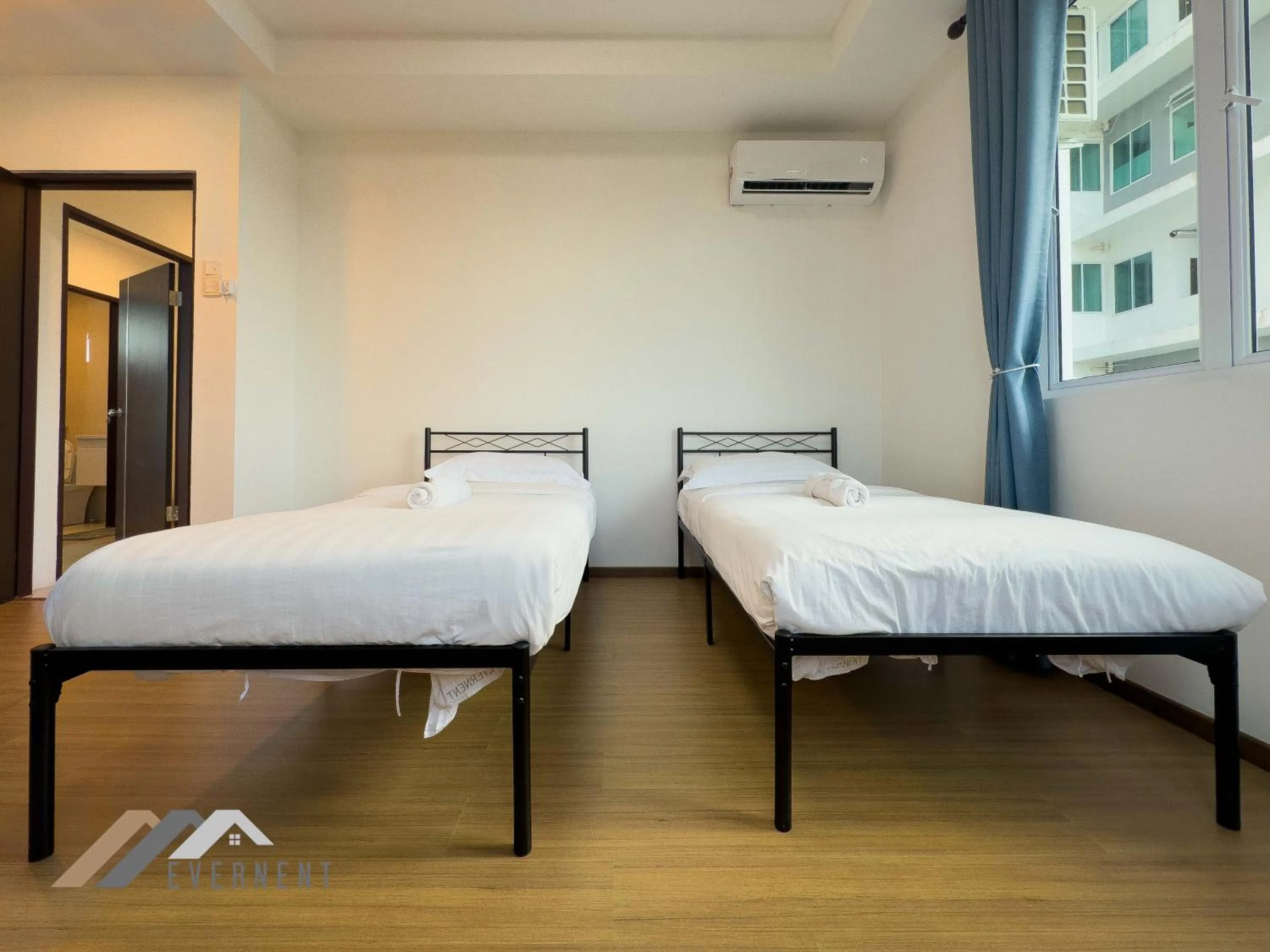 Bedroom, Bed in Serene Heights by Evernent