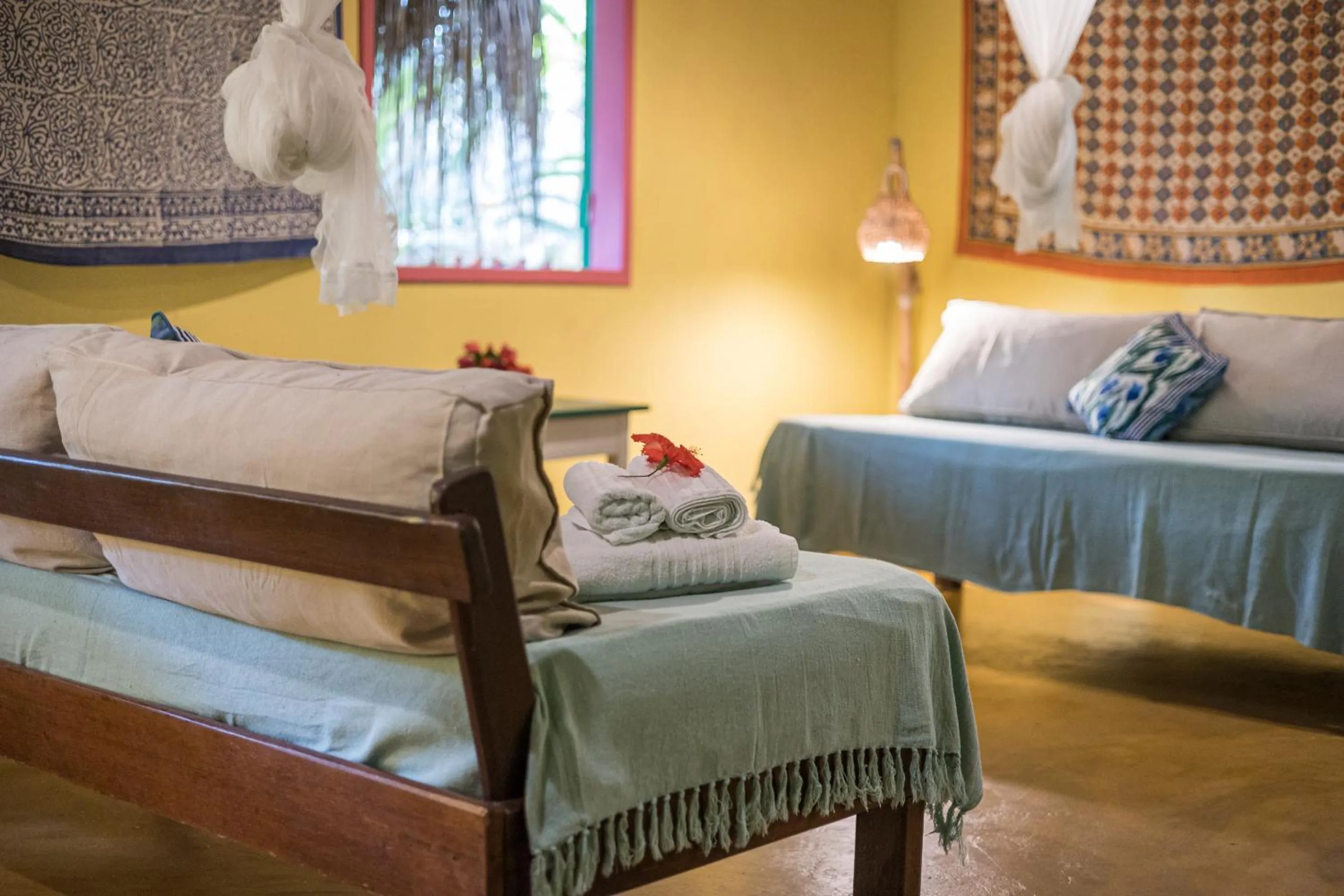 Living room, Bed in Pousada Canoa Nativa