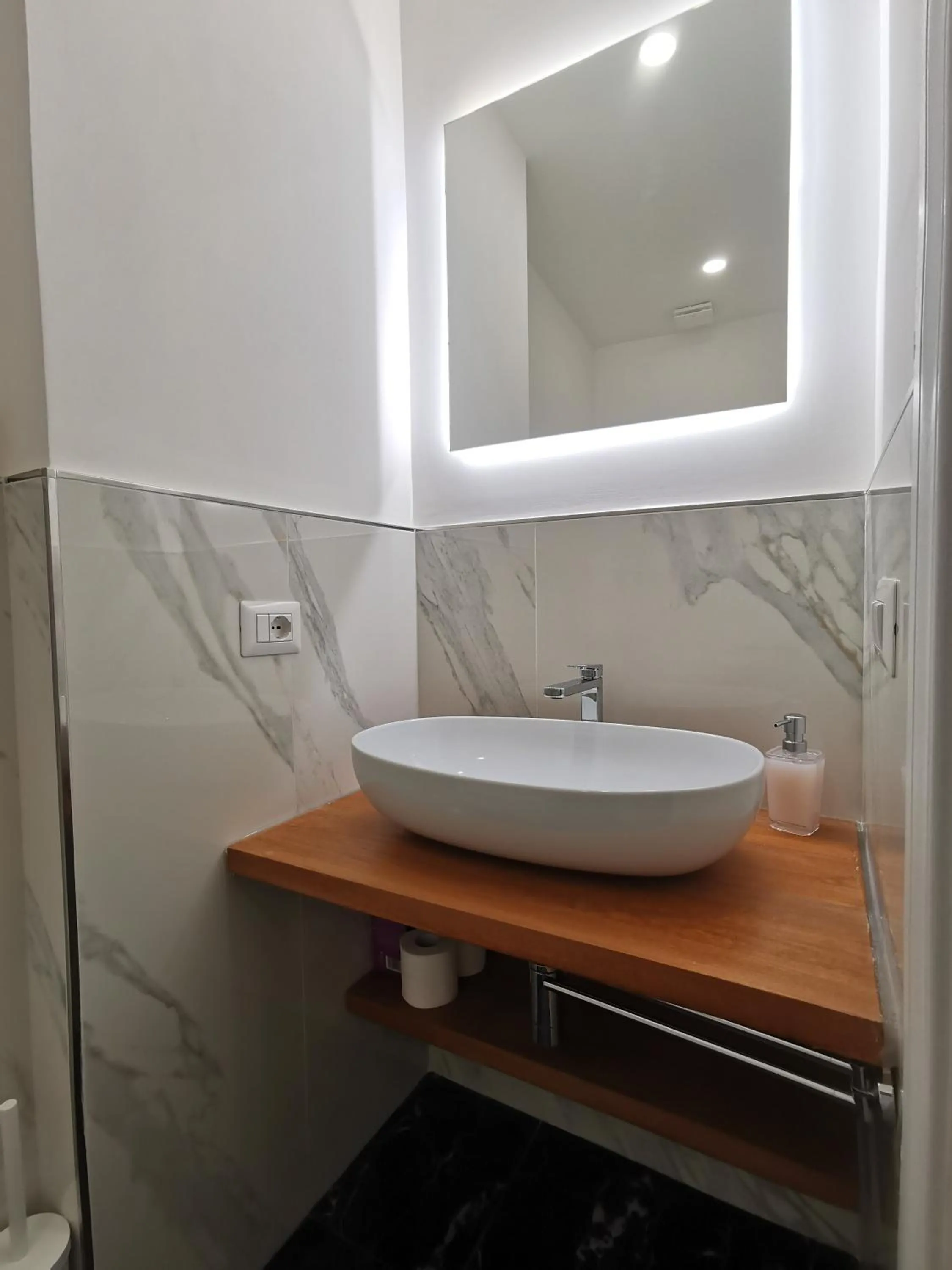 Bathroom in Navona Central Relais