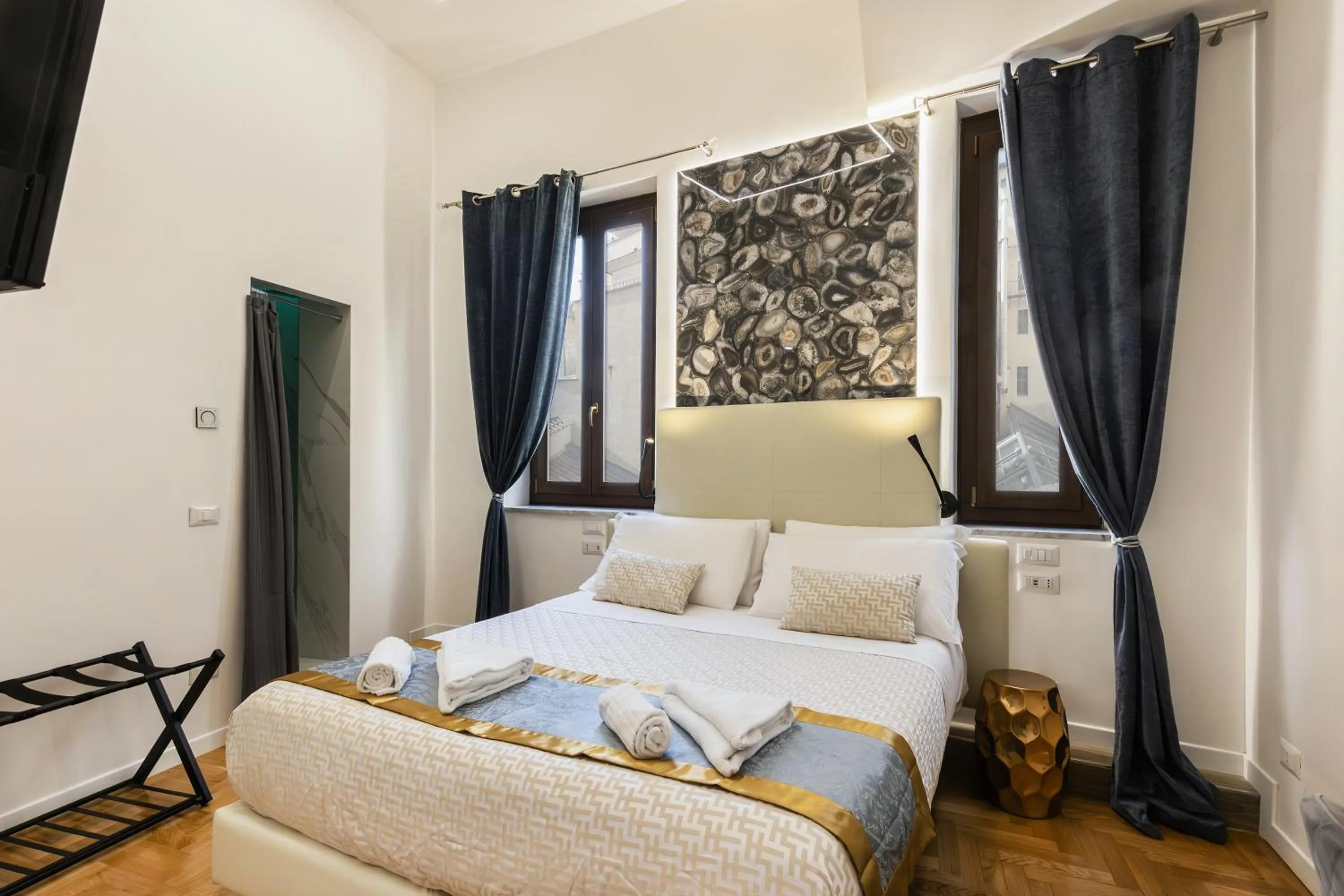 Bed in Navona Central Relais