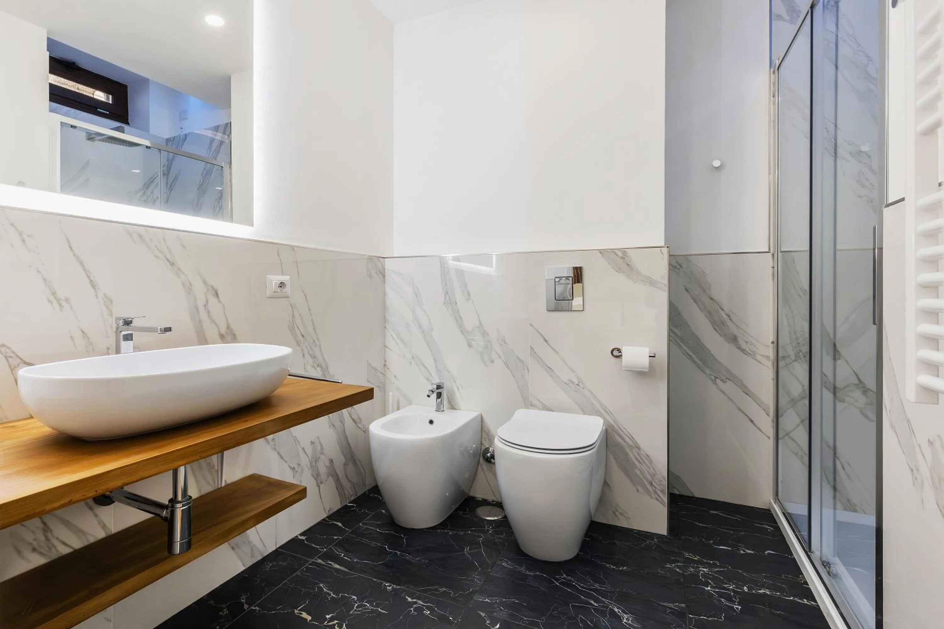 Toilet in Navona Central Relais