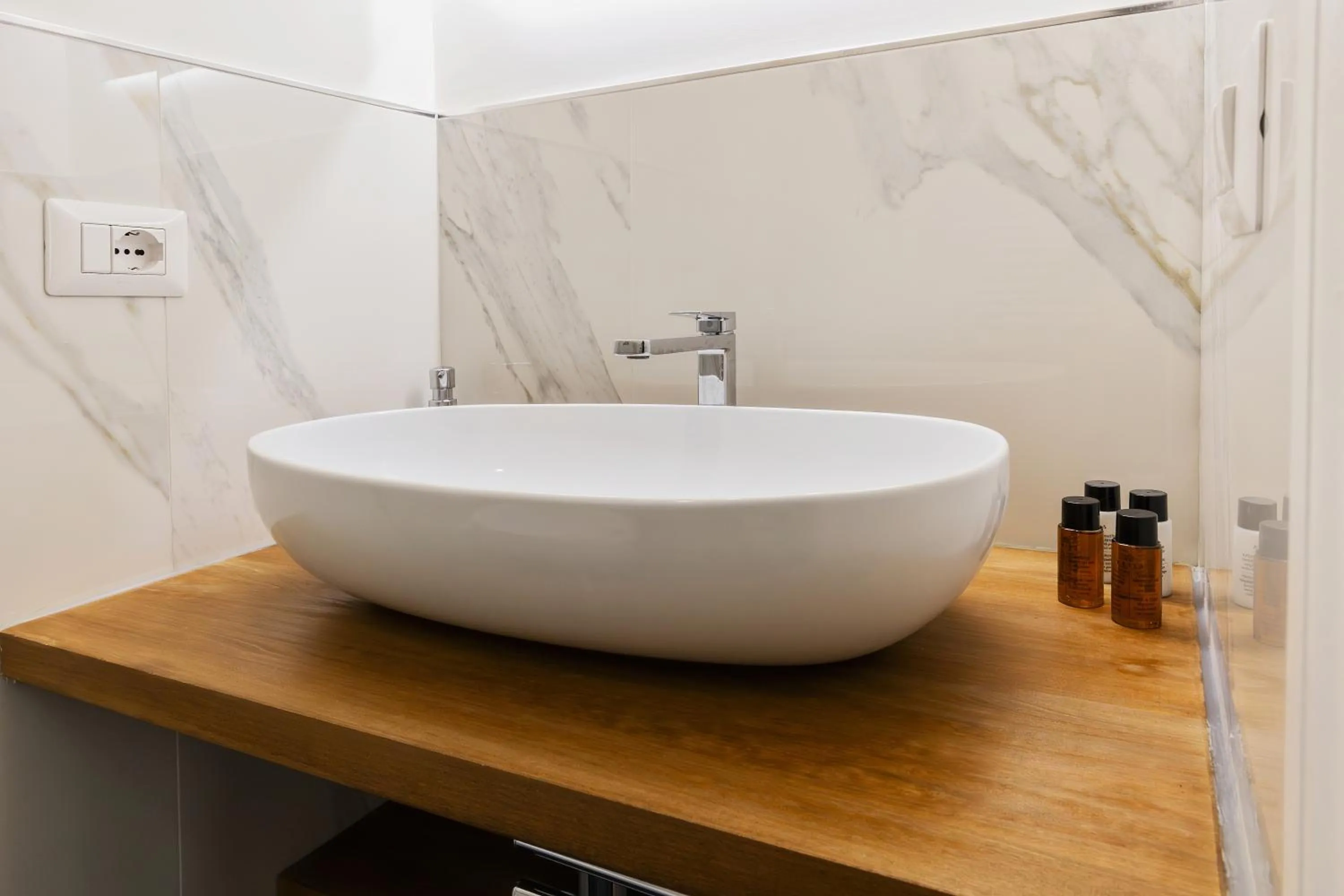 Bathroom in Navona Central Relais