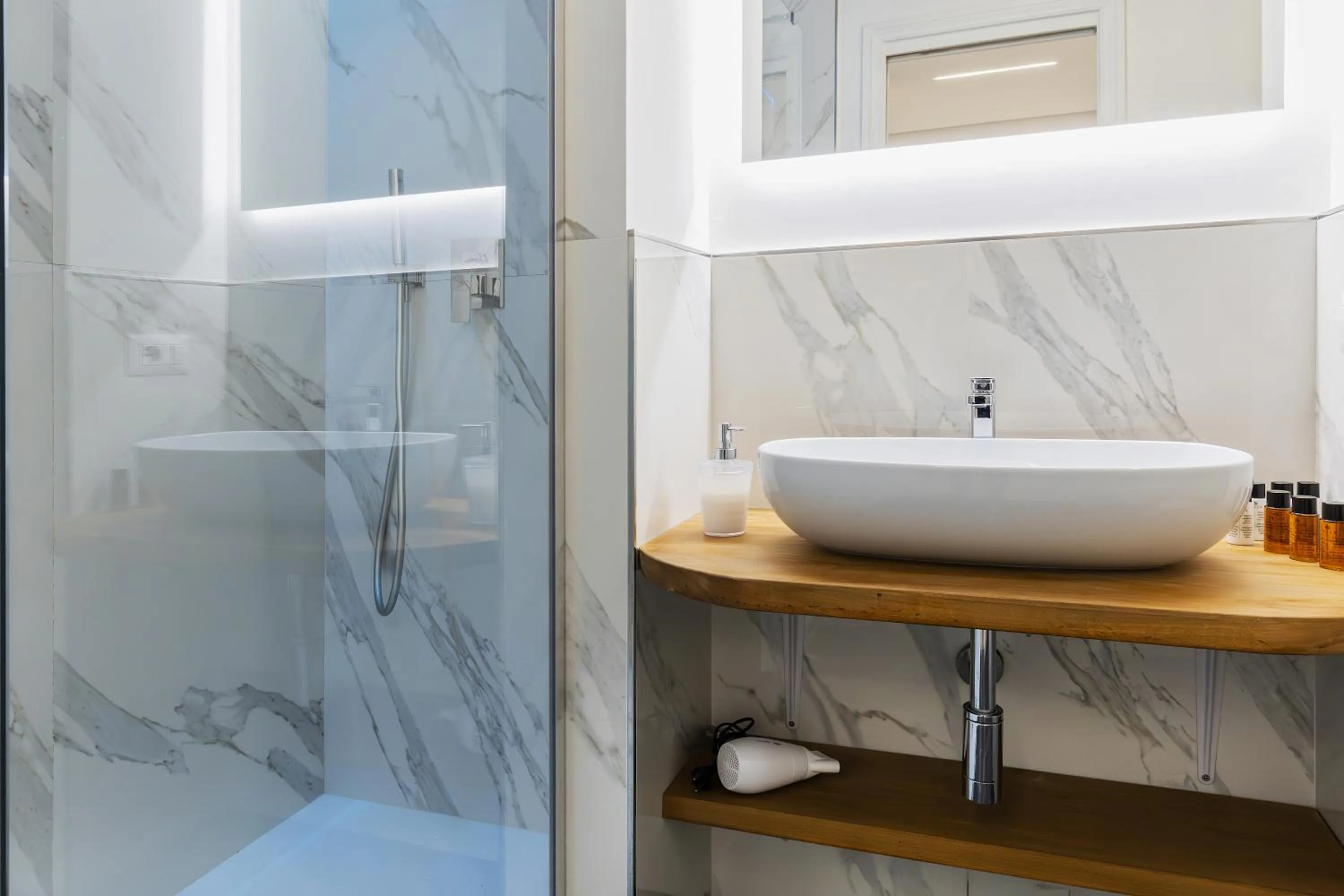 Shower in Navona Central Relais